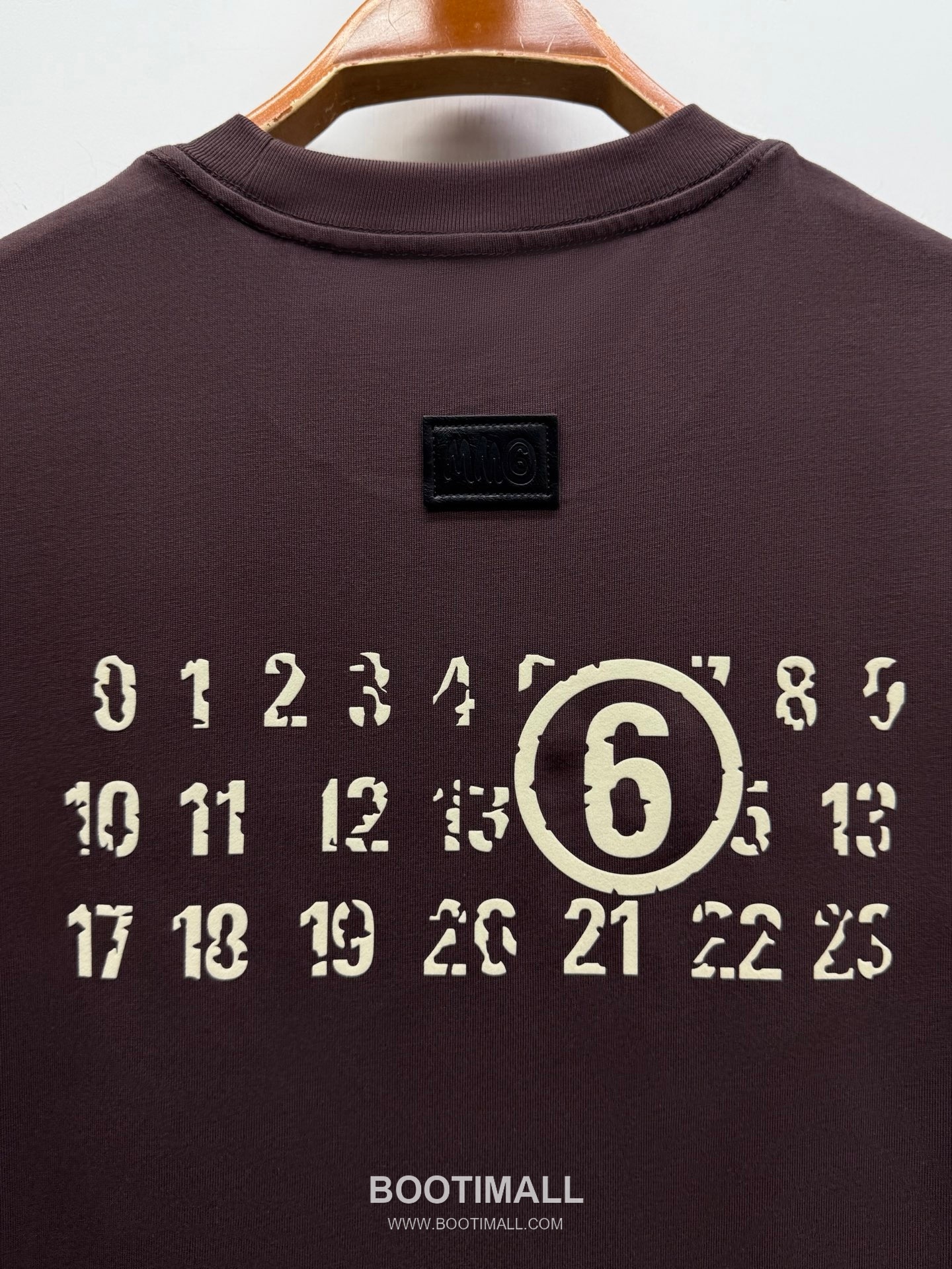 엠엠식스 로고 프린트 코튼 루즈핏 반팔 티셔츠 브라운 MM6 Logo Print Cotton Loose Fit Short Sleeve T-Shirt D23521 6