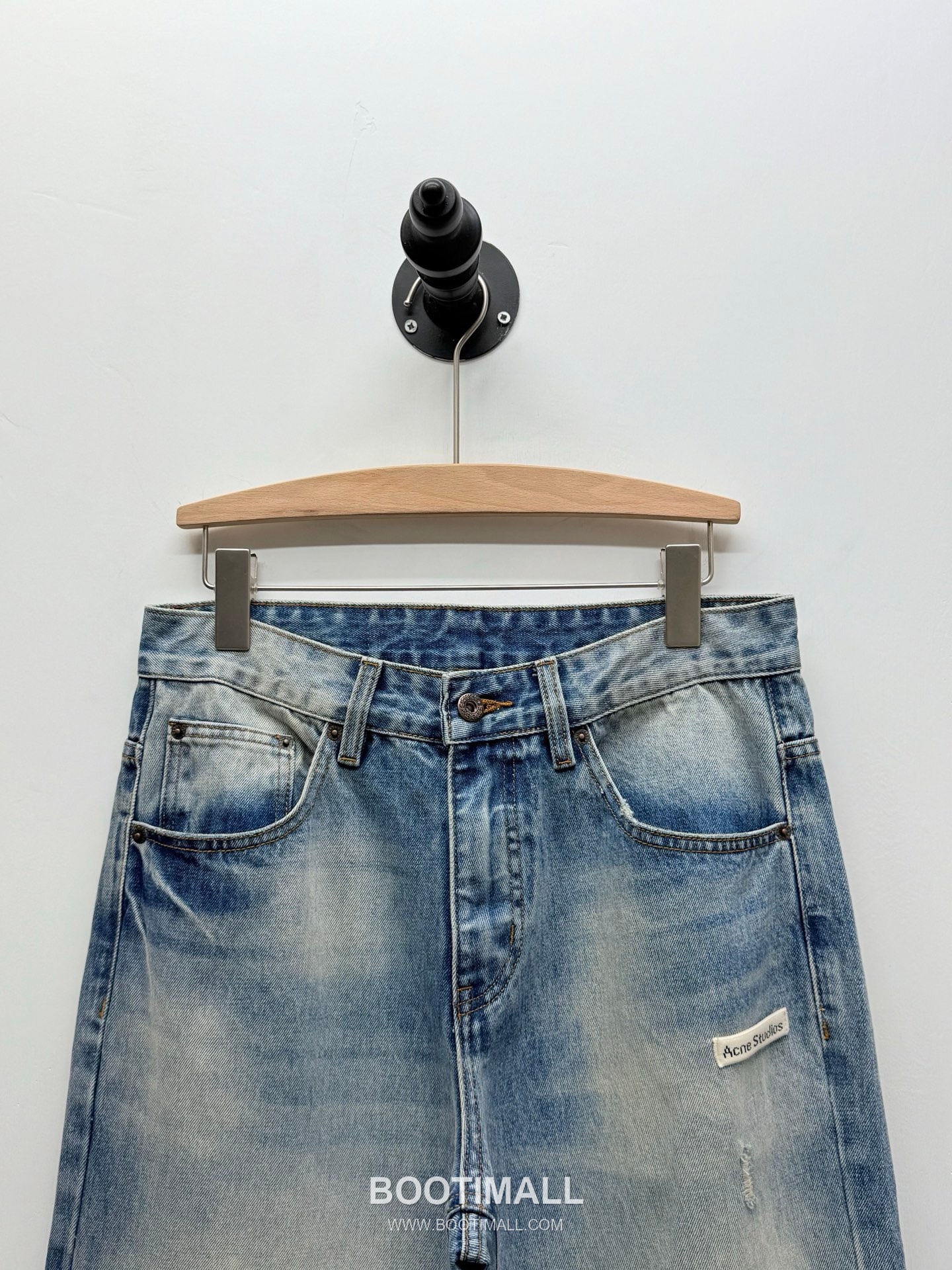 아크네 스튜디오 로고 프린트 유기농 코튼 디스트로이드 스트레이트 데님 팬츠 Acne Studios Logo Print Organic Cotton Distressed Straight Denim Pants D295743 2