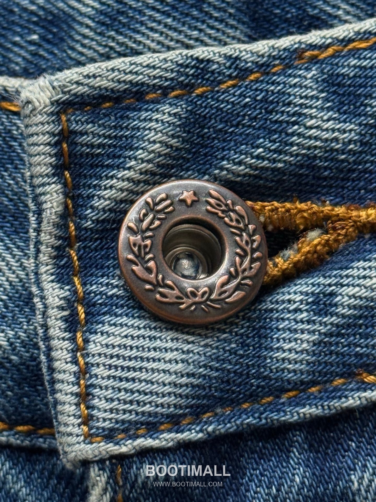 아크네 스튜디오 로고 프린트 유기농 코튼 디스트로이드 스트레이트 데님 팬츠 Acne Studios Logo Print Organic Cotton Distressed Straight Denim Pants D295743 4