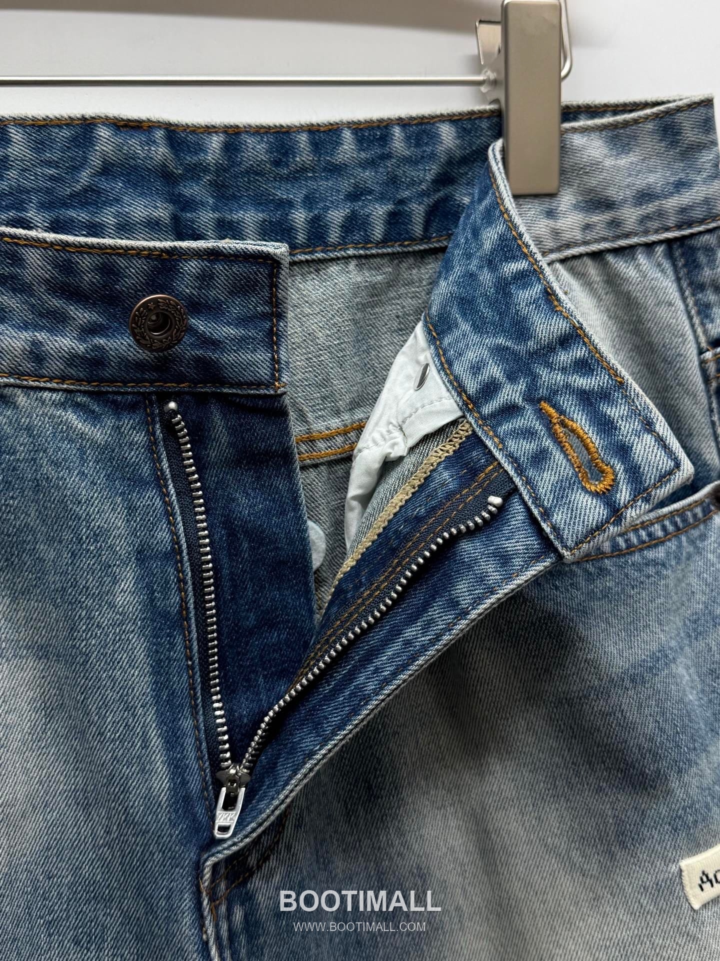 아크네 스튜디오 로고 프린트 유기농 코튼 디스트로이드 스트레이트 데님 팬츠 Acne Studios Logo Print Organic Cotton Distressed Straight Denim Pants D295743 5