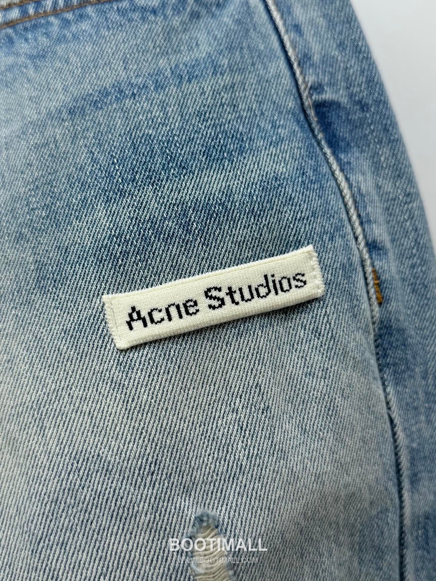 아크네 스튜디오 로고 프린트 유기농 코튼 디스트로이드 스트레이트 데님 팬츠 Acne Studios Logo Print Organic Cotton Distressed Straight Denim Pants D295743 6