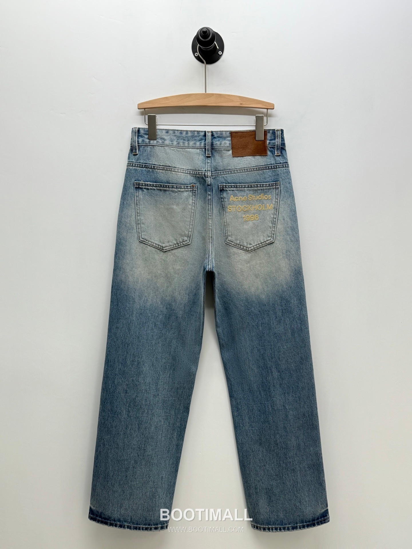 아크네 스튜디오 로고 프린트 유기농 코튼 디스트로이드 스트레이트 데님 팬츠 Acne Studios Logo Print Organic Cotton Distressed Straight Denim Pants D295743 7