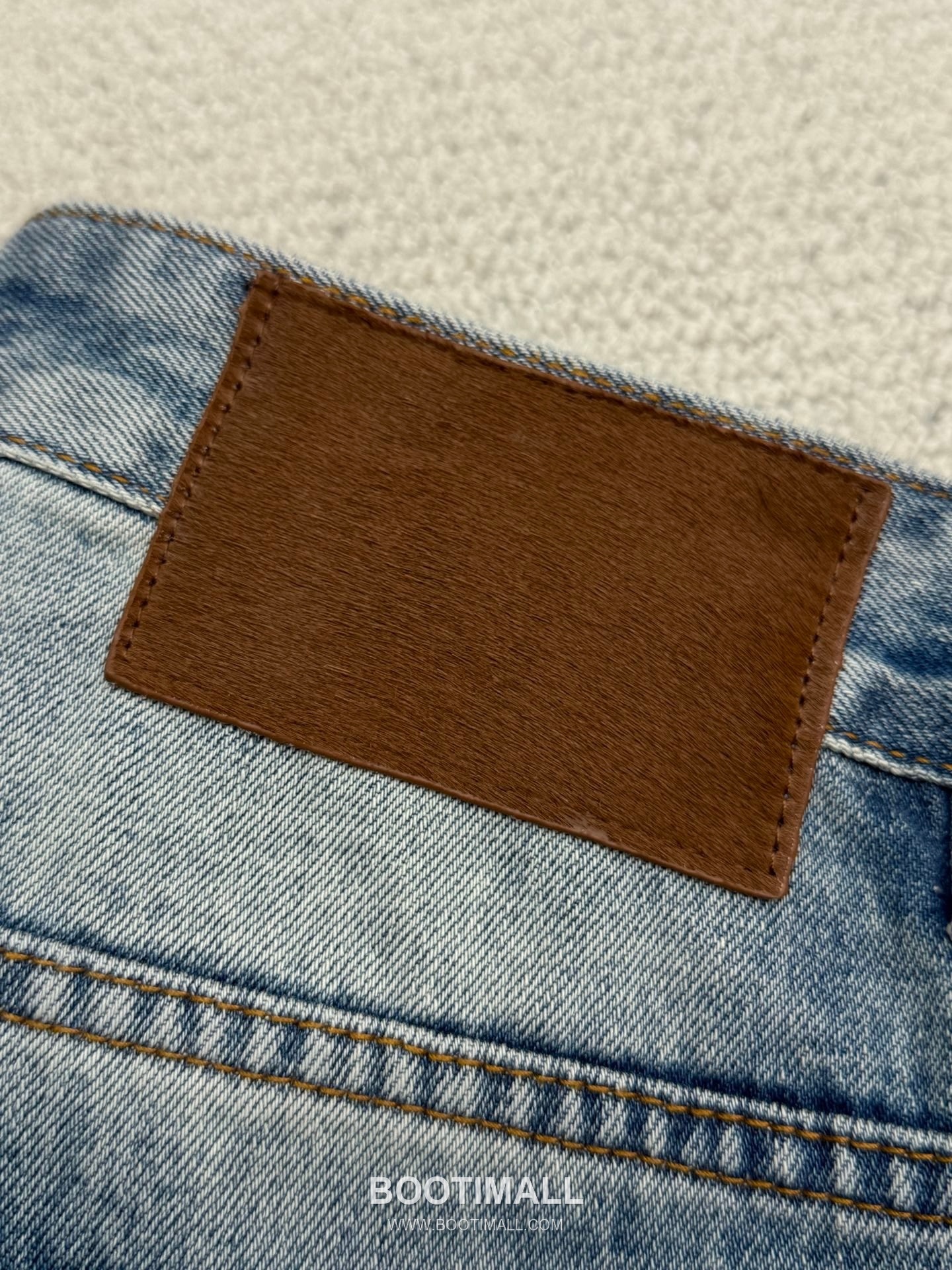 아크네 스튜디오 로고 프린트 유기농 코튼 디스트로이드 스트레이트 데님 팬츠 Acne Studios Logo Print Organic Cotton Distressed Straight Denim Pants D295743 11