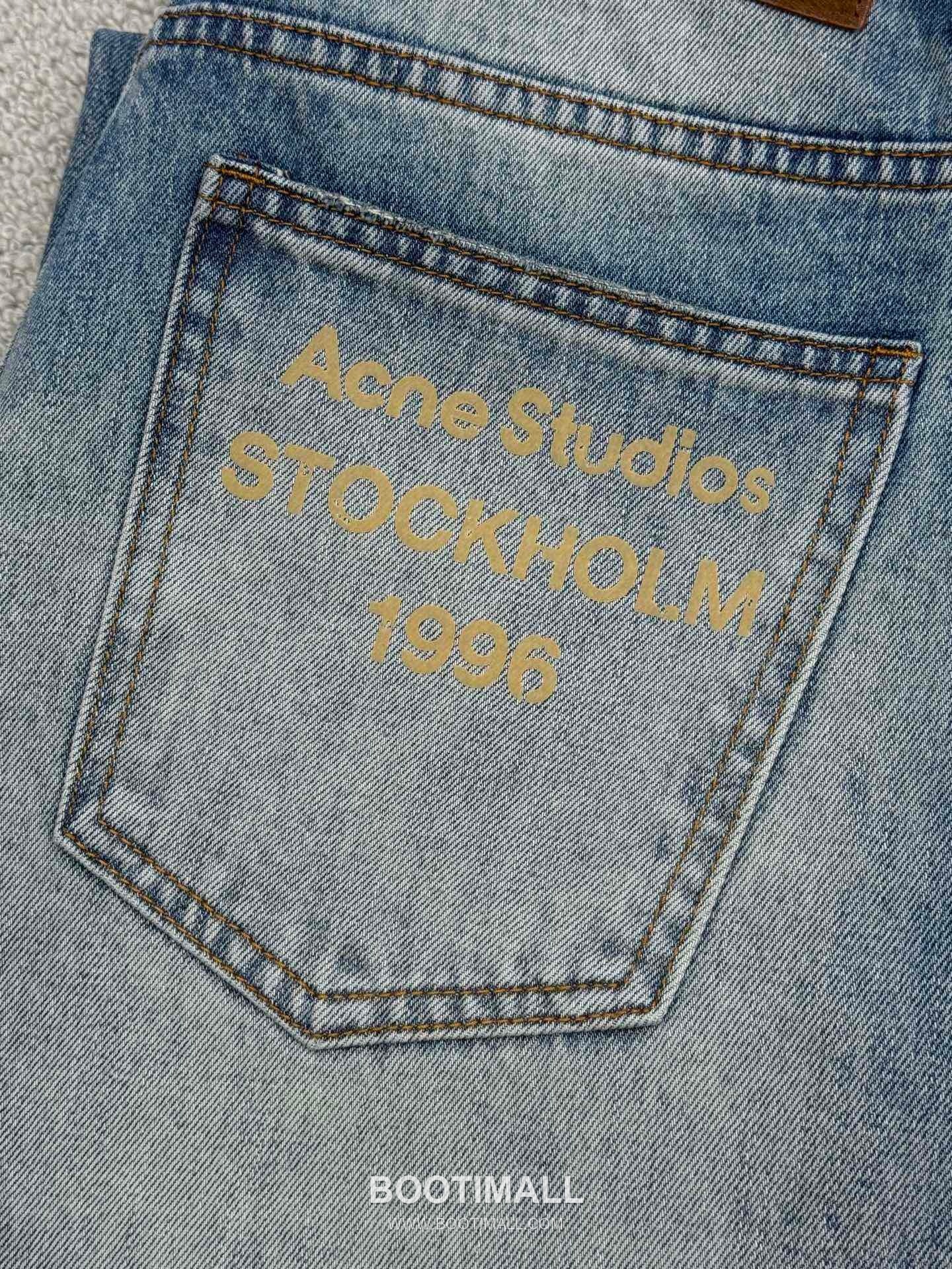 아크네 스튜디오 로고 프린트 유기농 코튼 디스트로이드 스트레이트 데님 팬츠 Acne Studios Logo Print Organic Cotton Distressed Straight Denim Pants D295743 12