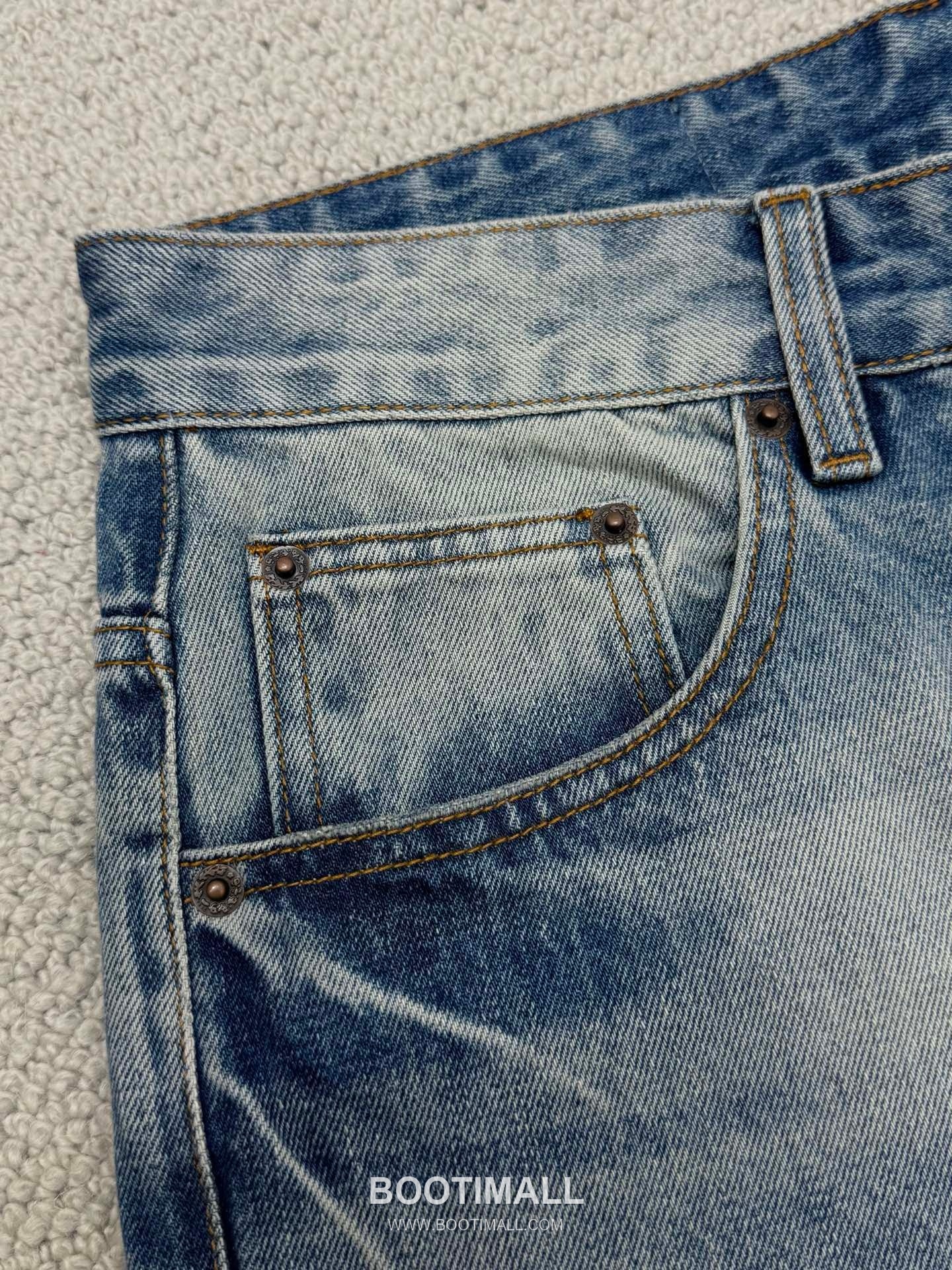 아크네 스튜디오 로고 프린트 유기농 코튼 디스트로이드 스트레이트 데님 팬츠 Acne Studios Logo Print Organic Cotton Distressed Straight Denim Pants D295743 13