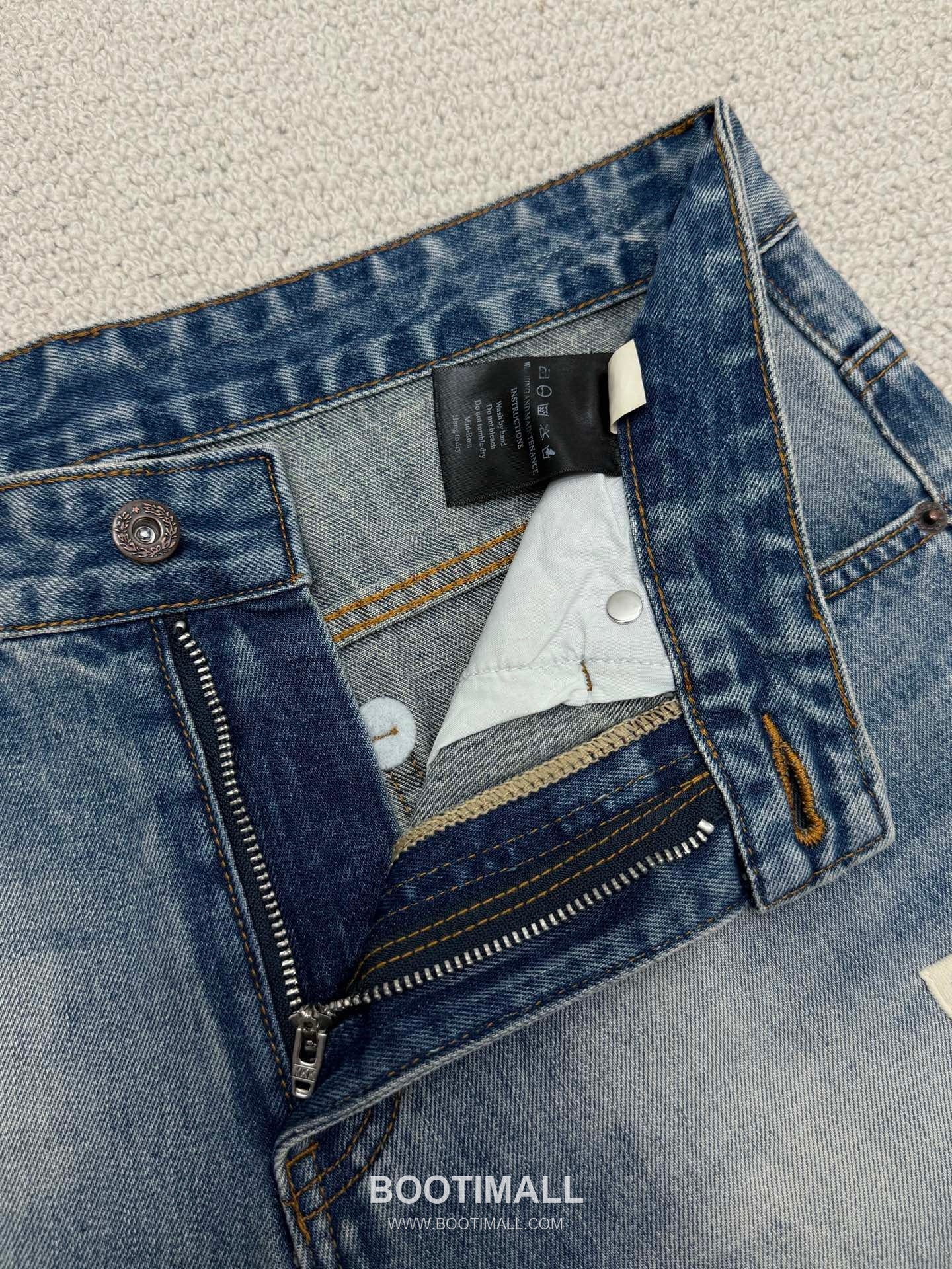 아크네 스튜디오 로고 프린트 유기농 코튼 디스트로이드 스트레이트 데님 팬츠 Acne Studios Logo Print Organic Cotton Distressed Straight Denim Pants D295743 15