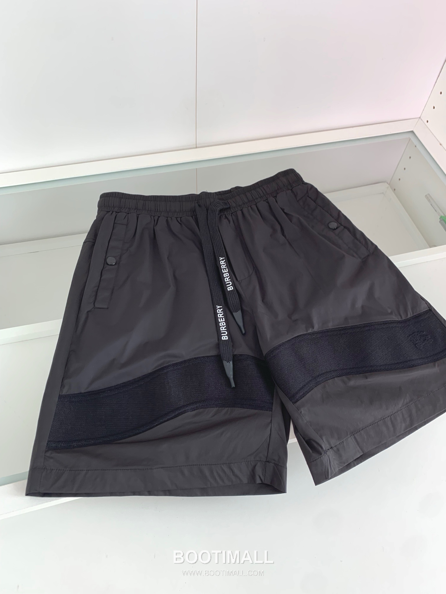 버버리 로고 패치 폴리에스터 블렌드 블랙 화이트 카키 드로스트링 비치 쇼츠 Burberry Logo Patch Polyester Blend Drawstring Beach Shorts D215432 4