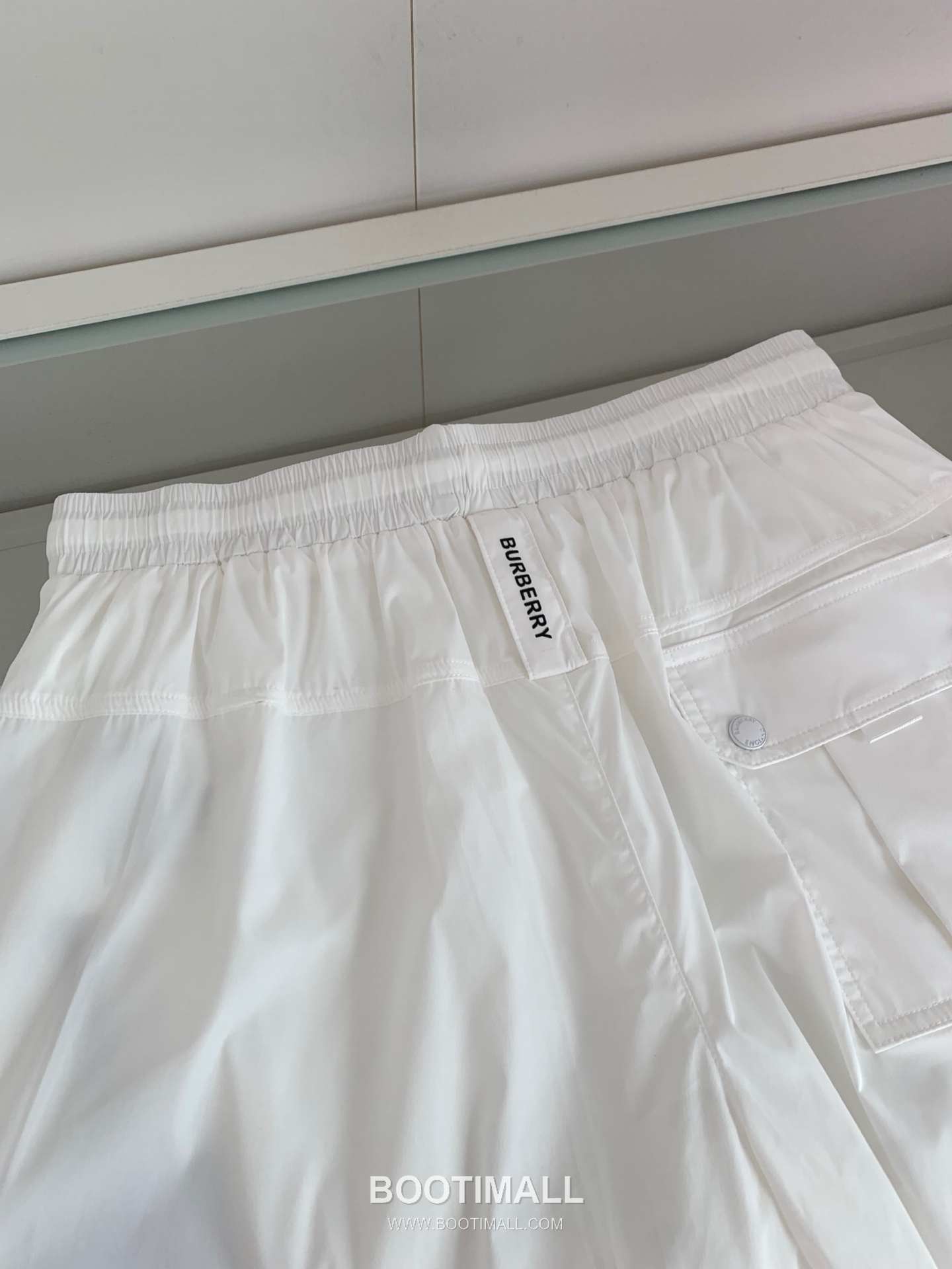 버버리 로고 패치 폴리에스터 블렌드 블랙 화이트 카키 드로스트링 비치 쇼츠 Burberry Logo Patch Polyester Blend Drawstring Beach Shorts D215432 7
