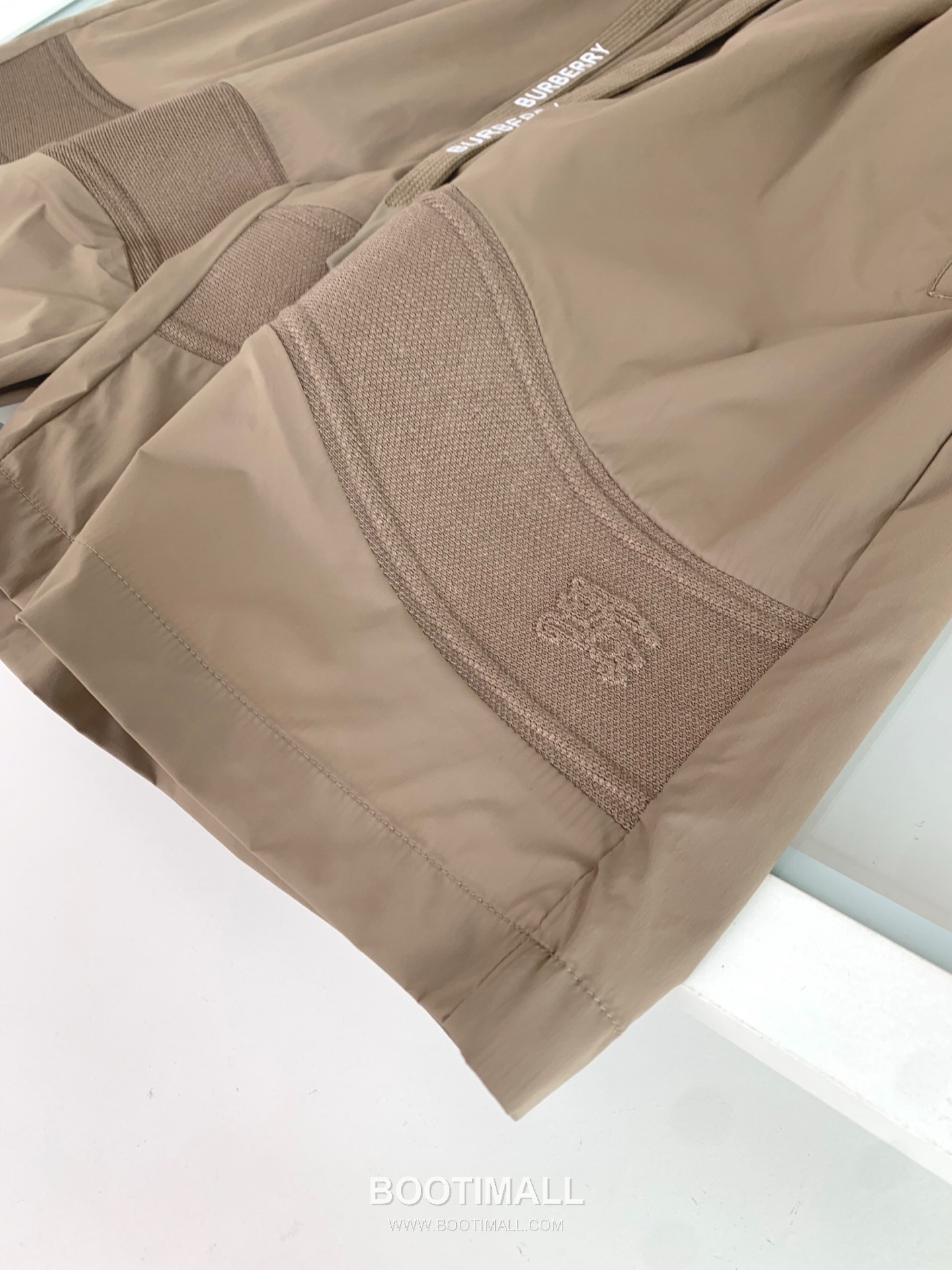 버버리 로고 패치 폴리에스터 블렌드 블랙 화이트 카키 드로스트링 비치 쇼츠 Burberry Logo Patch Polyester Blend Drawstring Beach Shorts D215432 7