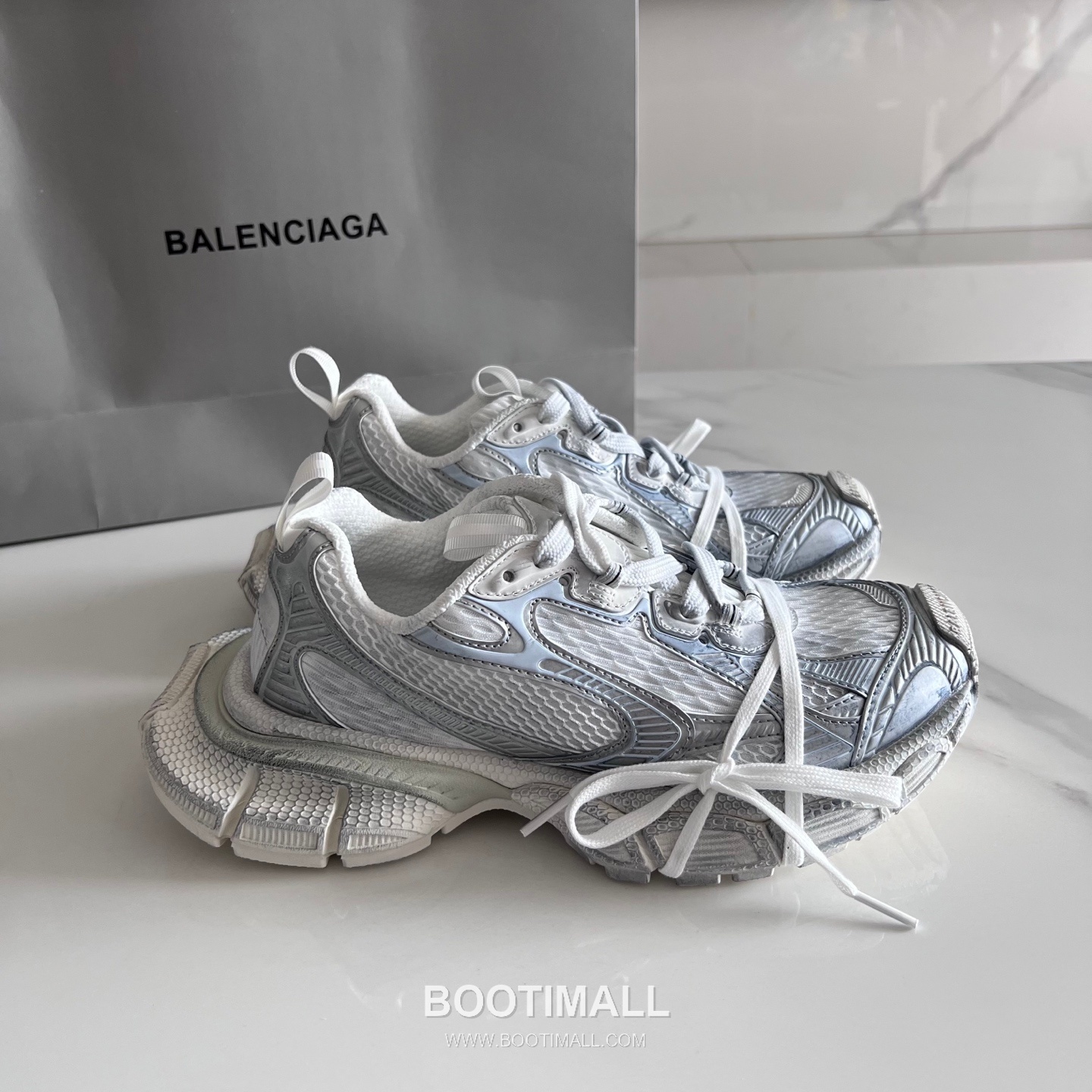 발렌시아가 팬텀 스니커즈 메쉬 레더 스카이/화이트 청키 러너 스니커즈 Balenciaga Phantom Sneaker Mesh Leather Black Chunky Runner Sneakers 1