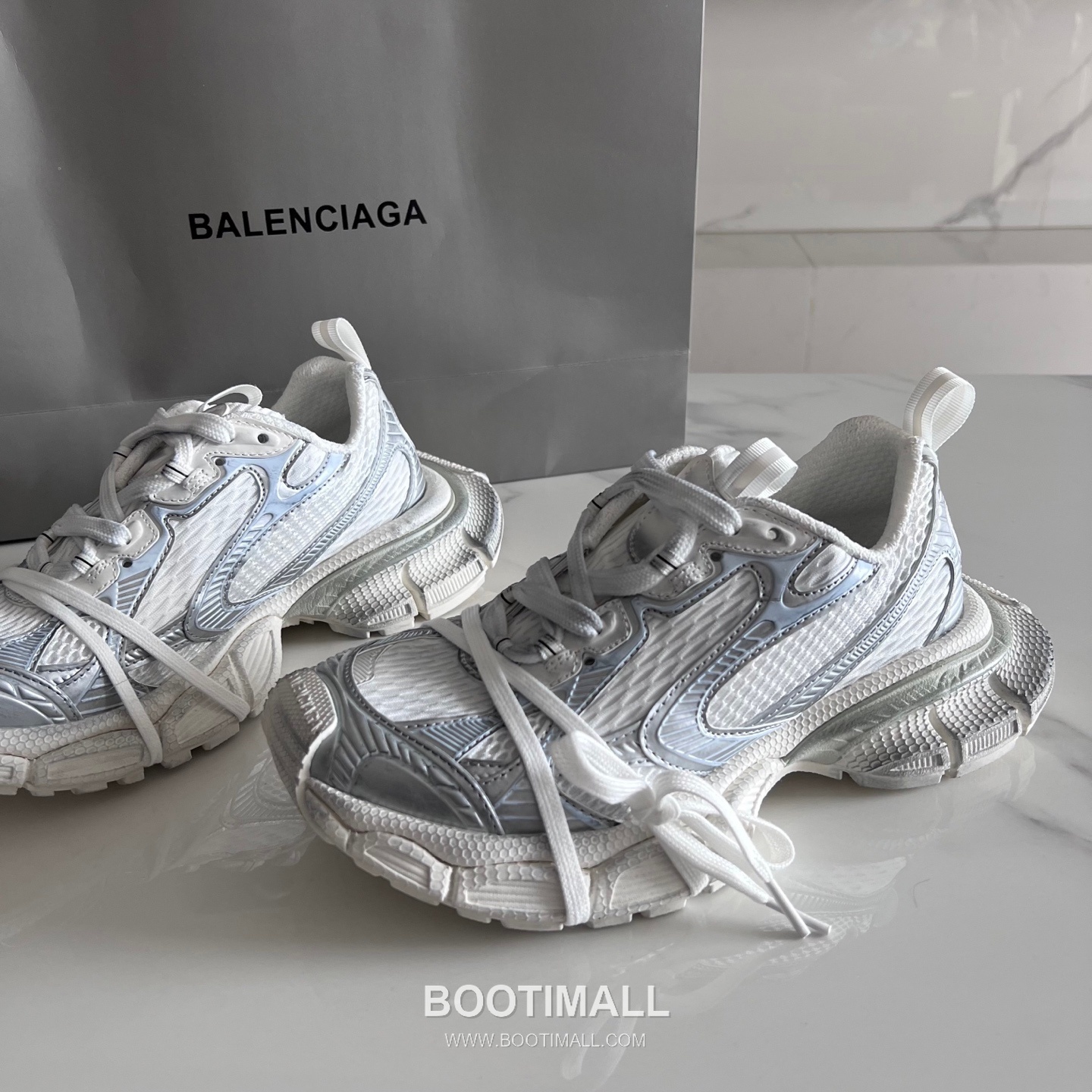 발렌시아가 팬텀 스니커즈 메쉬 레더 스카이/화이트 청키 러너 스니커즈 Balenciaga Phantom Sneaker Mesh Leather Black Chunky Runner Sneakers 2