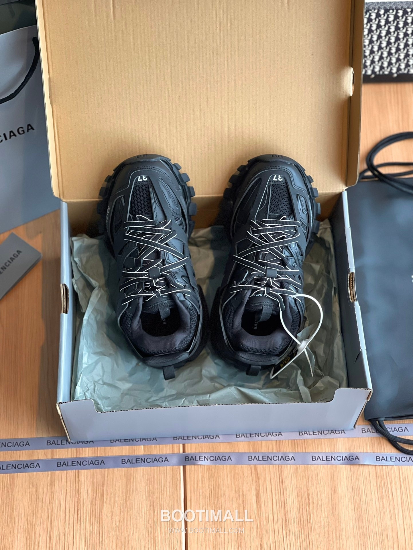 발렌시아가 트랙 메쉬 레더 블랙 청키 러너 스니커즈 Balenciaga Track Mesh Leather Black Chunky Runner Sneakers 4