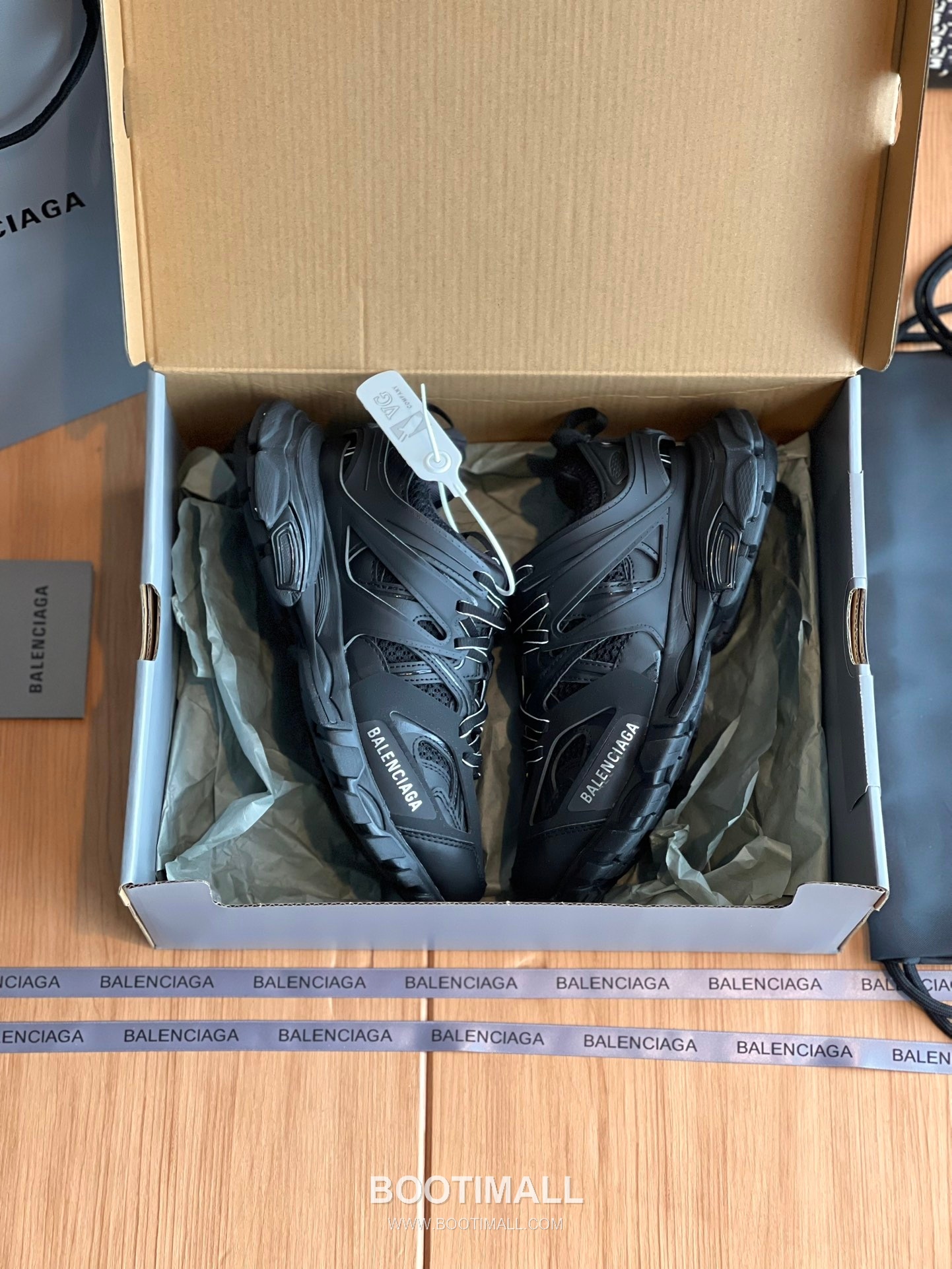 발렌시아가 트랙 메쉬 레더 블랙 청키 러너 스니커즈 Balenciaga Track Mesh Leather Black Chunky Runner Sneakers 6