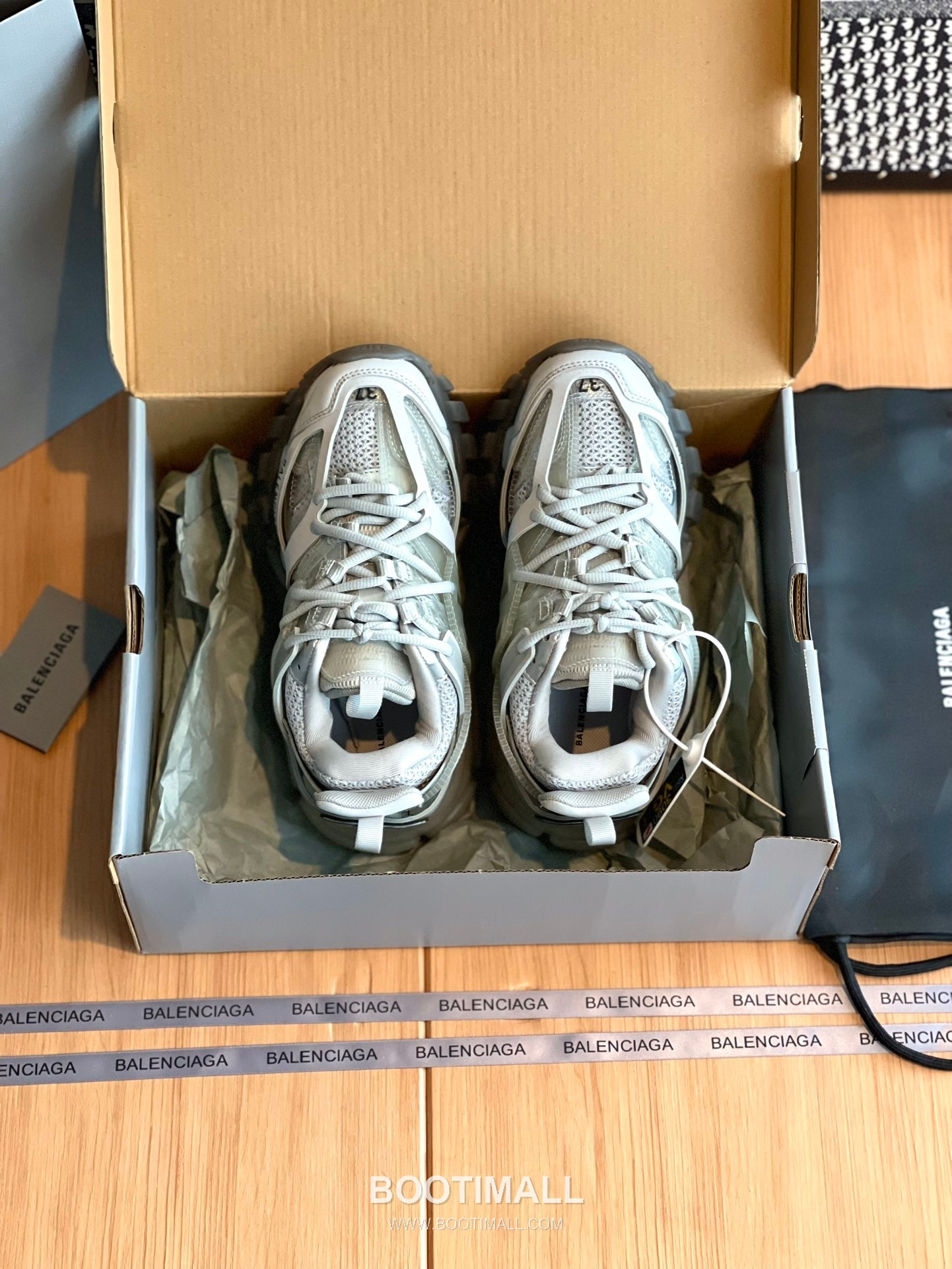 발렌시아가 트랙 메쉬 레더 블랙 청키 러너 스니커즈 Balenciaga Track Mesh Leather Black Chunky Runner Sneakers 4