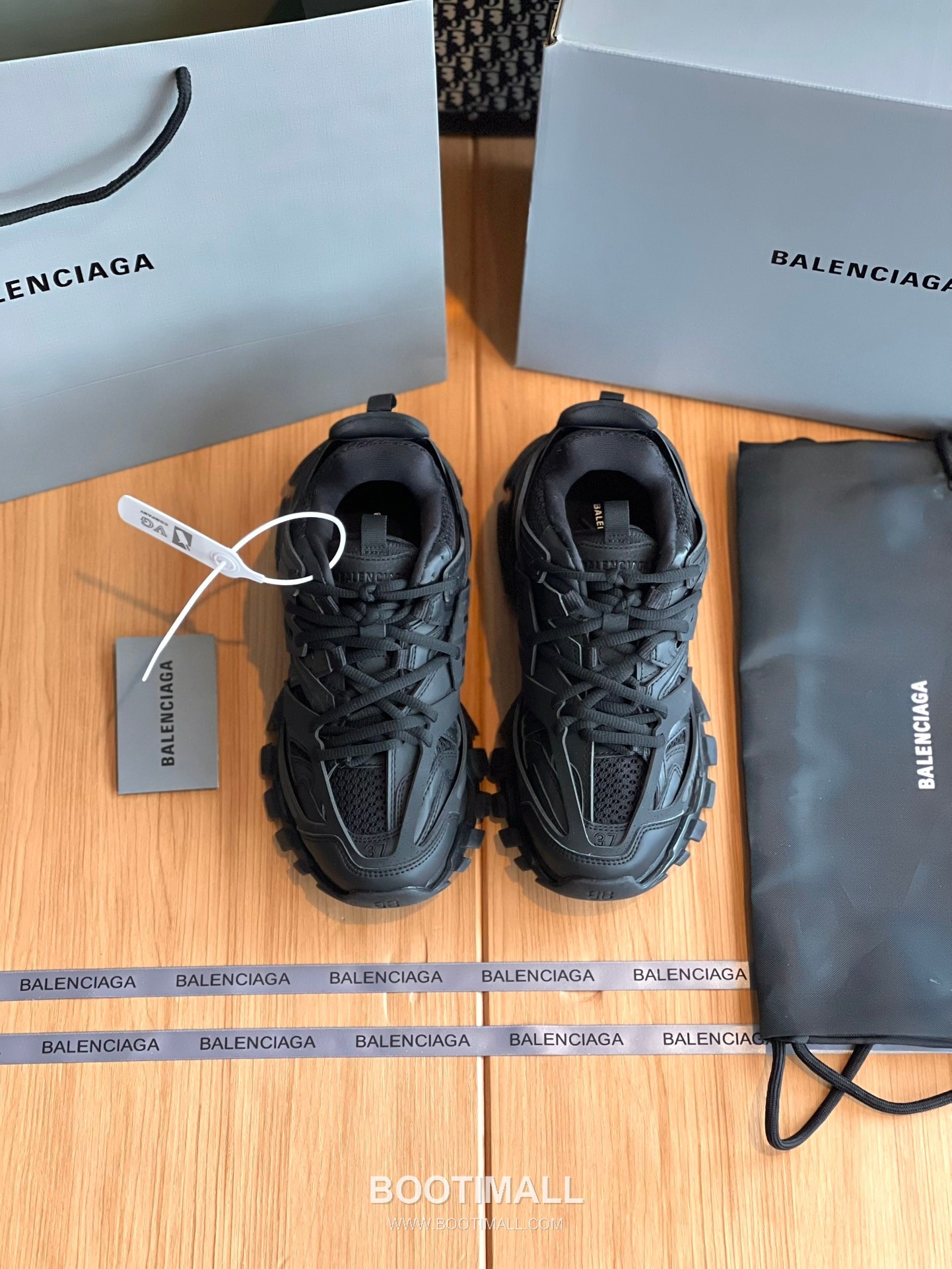 발렌시아가 트랙 메쉬 레더 블랙 청키 러너 스니커즈 Balenciaga Track Mesh Leather Black Chunky Runner Sneakers 1