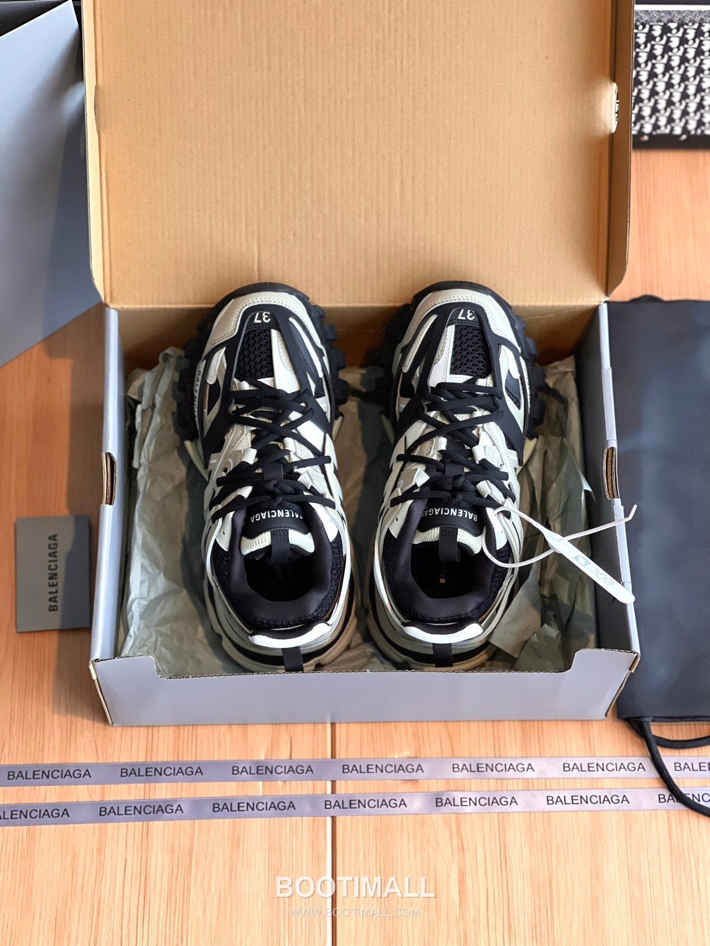 발렌시아가 트랙 메쉬 레더 블랙 청키 러너 스니커즈 Balenciaga Track Mesh Leather Black Chunky Runner Sneakers 4