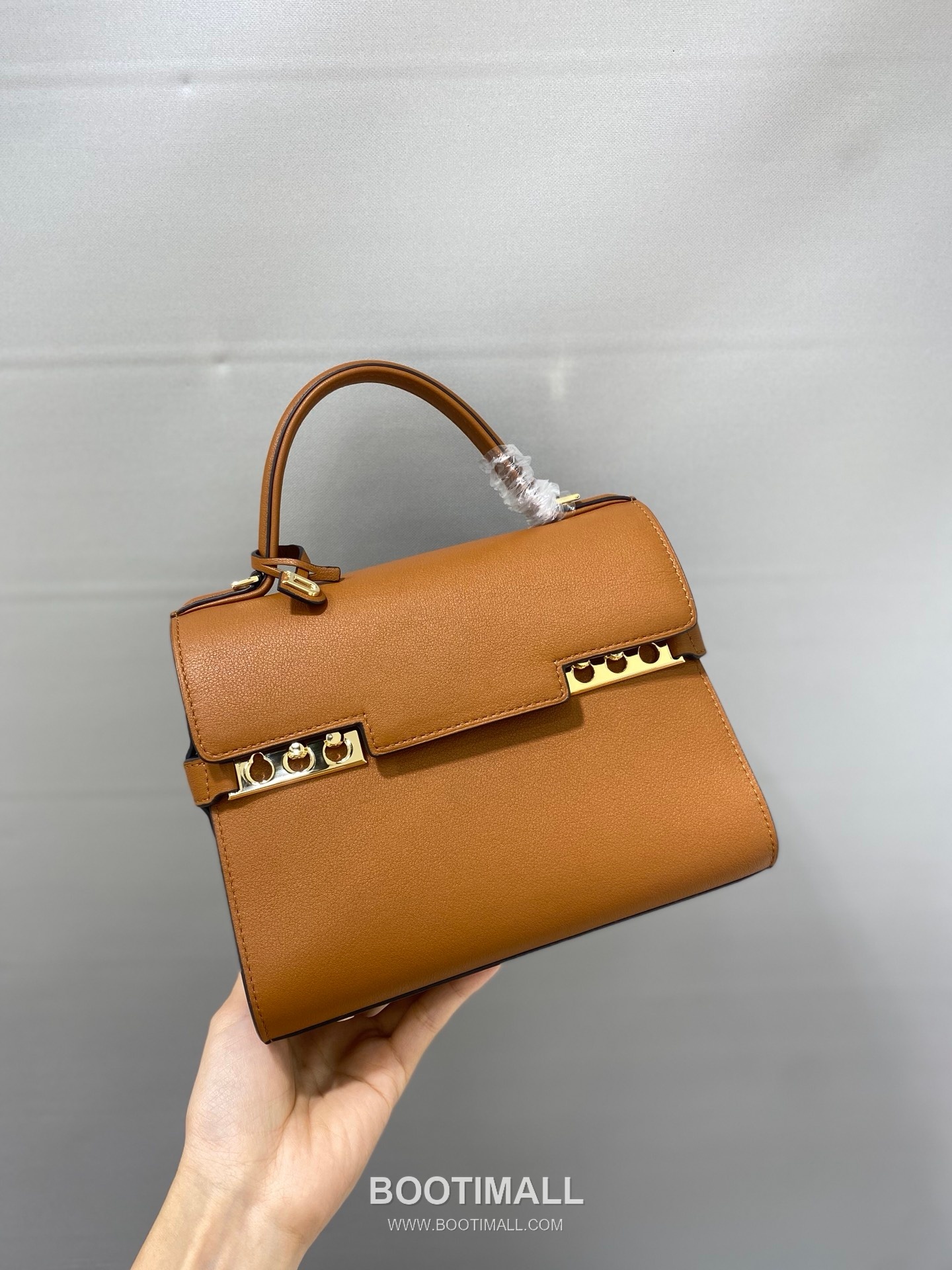 델보 템페트 스위프트 레더 베이지 스트랩 플랩 핸드백 Delvaux Tempete Swift Leather Beige Strap Flap Handbag 99135066 21cm 2