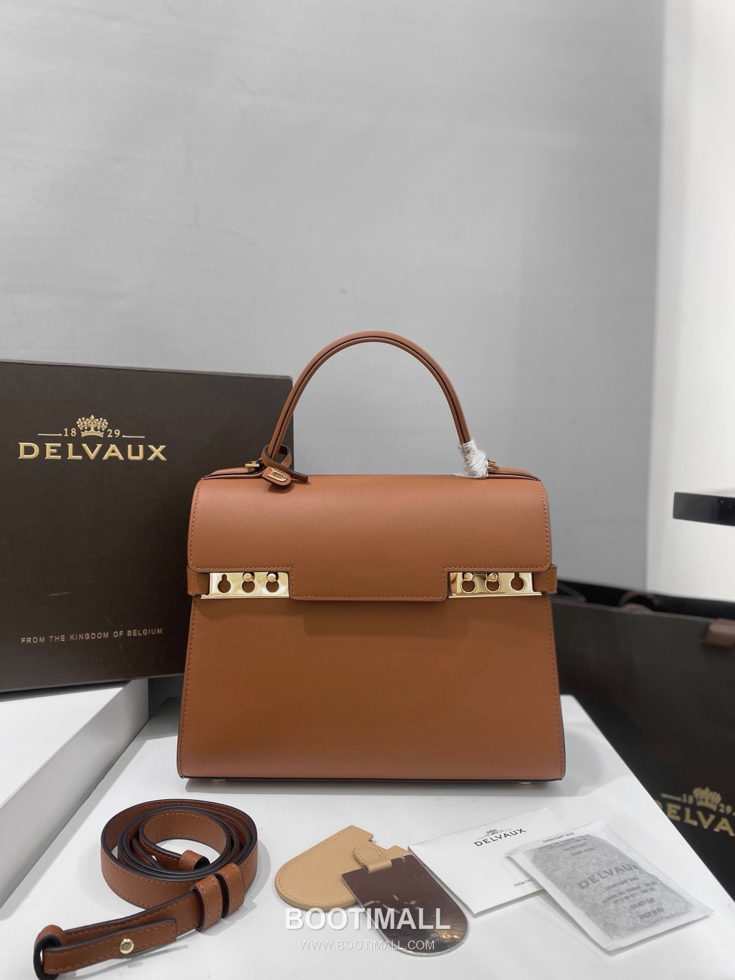 델보 템페트 MM 스위프트 카프스킨 베이지 스트랩 플랩 핸드백 Delvaux Tempete MM Swift Calfskin Beige Strap Flap Handbag 99150066 28cm 1