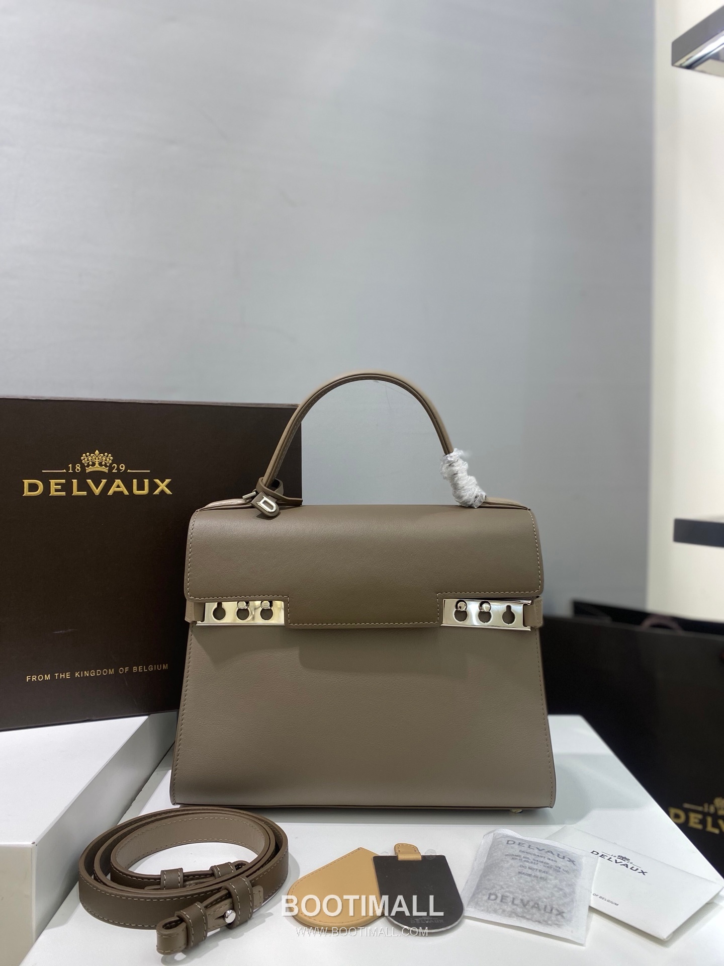 델보 템페트 MM 스위프트 카프스킨 베이지 스트랩 플랩 핸드백 Delvaux Tempete MM Swift Calfskin Beige Strap Flap Handbag 99150066 28cm 1
