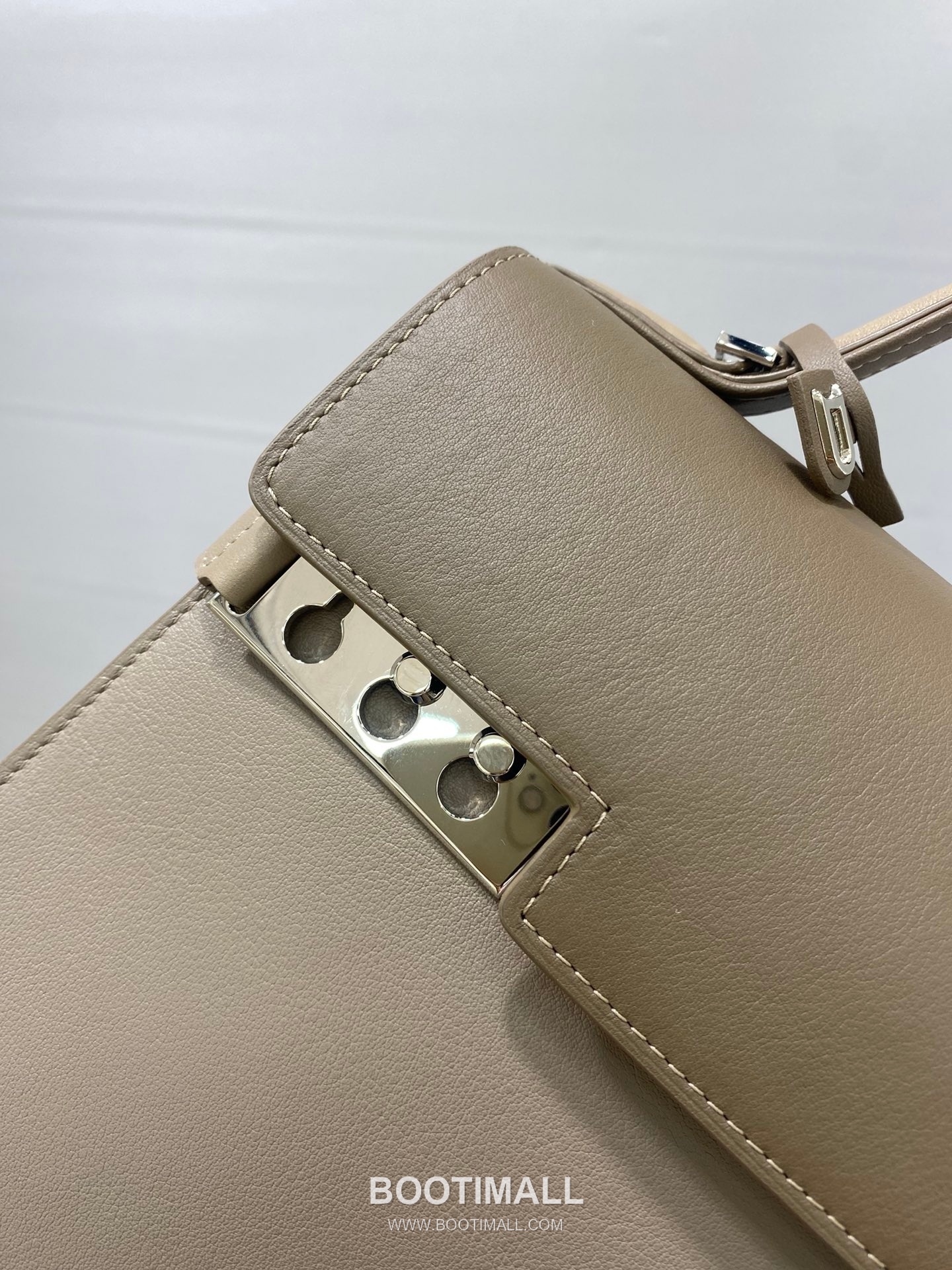델보 템페트 MM 스위프트 카프스킨 베이지 스트랩 플랩 핸드백 Delvaux Tempete MM Swift Calfskin Beige Strap Flap Handbag 99150066 28cm 4
