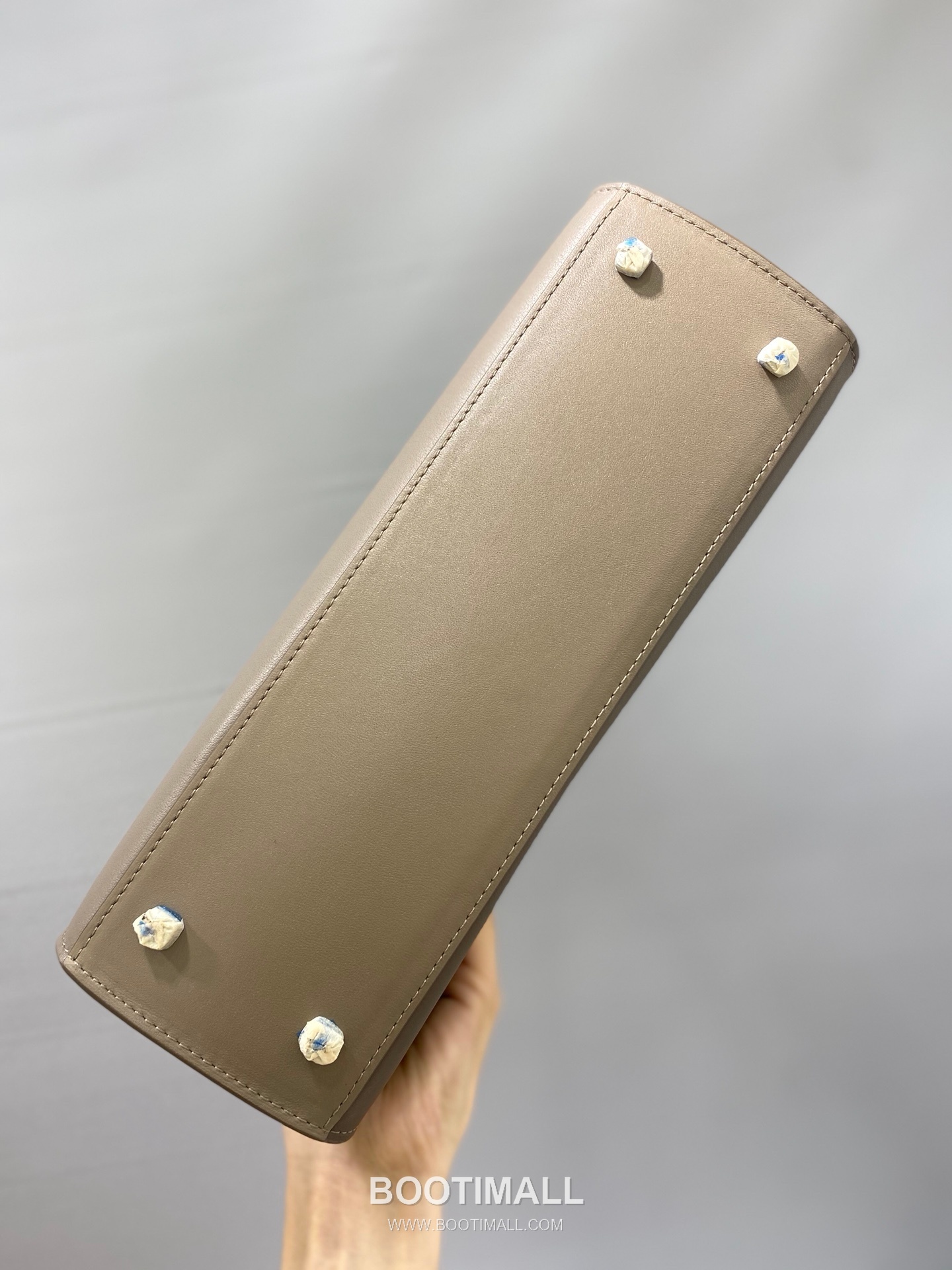 델보 템페트 MM 스위프트 카프스킨 베이지 스트랩 플랩 핸드백 Delvaux Tempete MM Swift Calfskin Beige Strap Flap Handbag 99150066 28cm 9