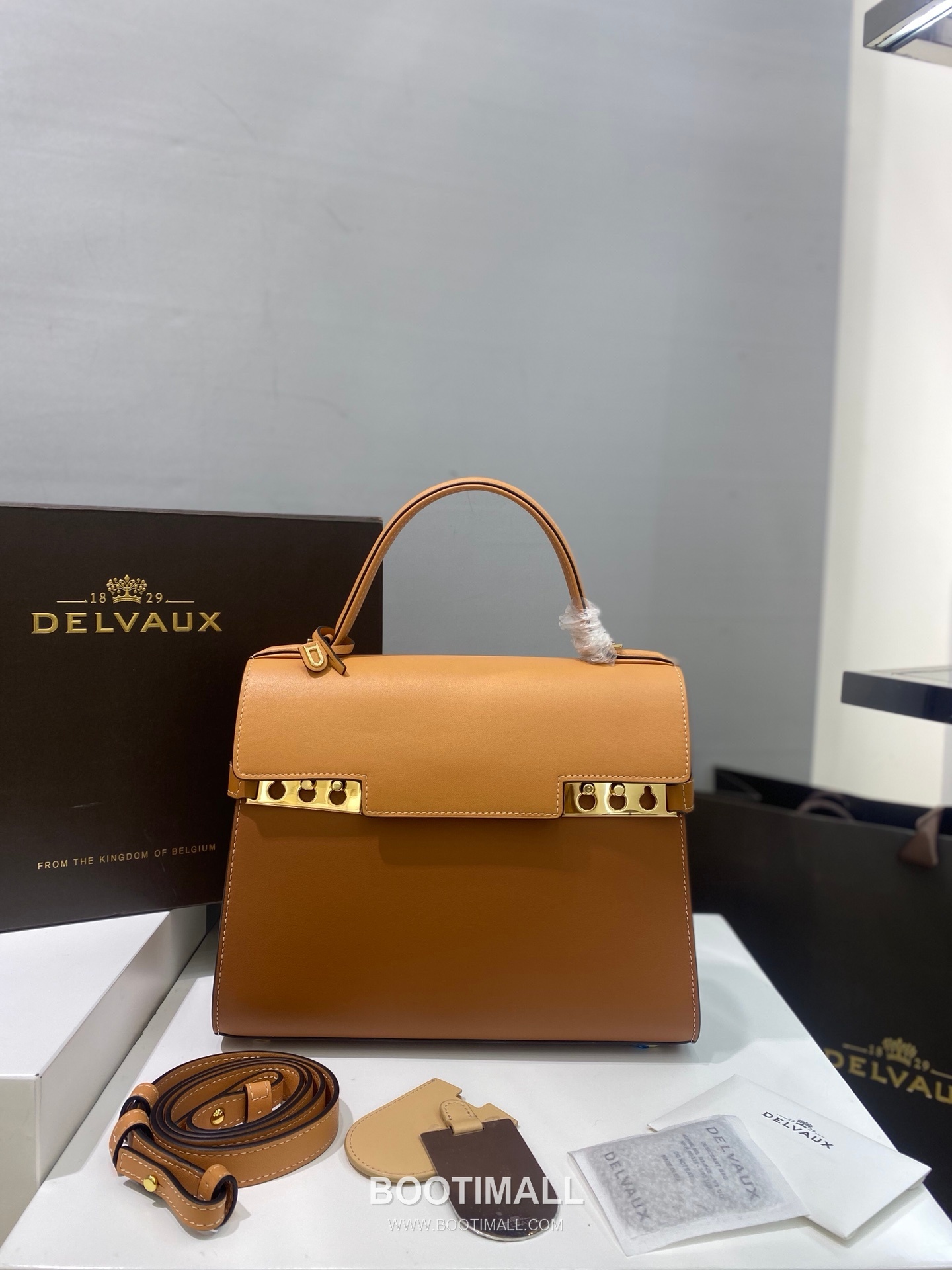 델보 템페트 MM 스위프트 카프스킨 베이지 스트랩 플랩 핸드백 Delvaux Tempete MM Swift Calfskin Beige Strap Flap Handbag 99150066 28cm 1