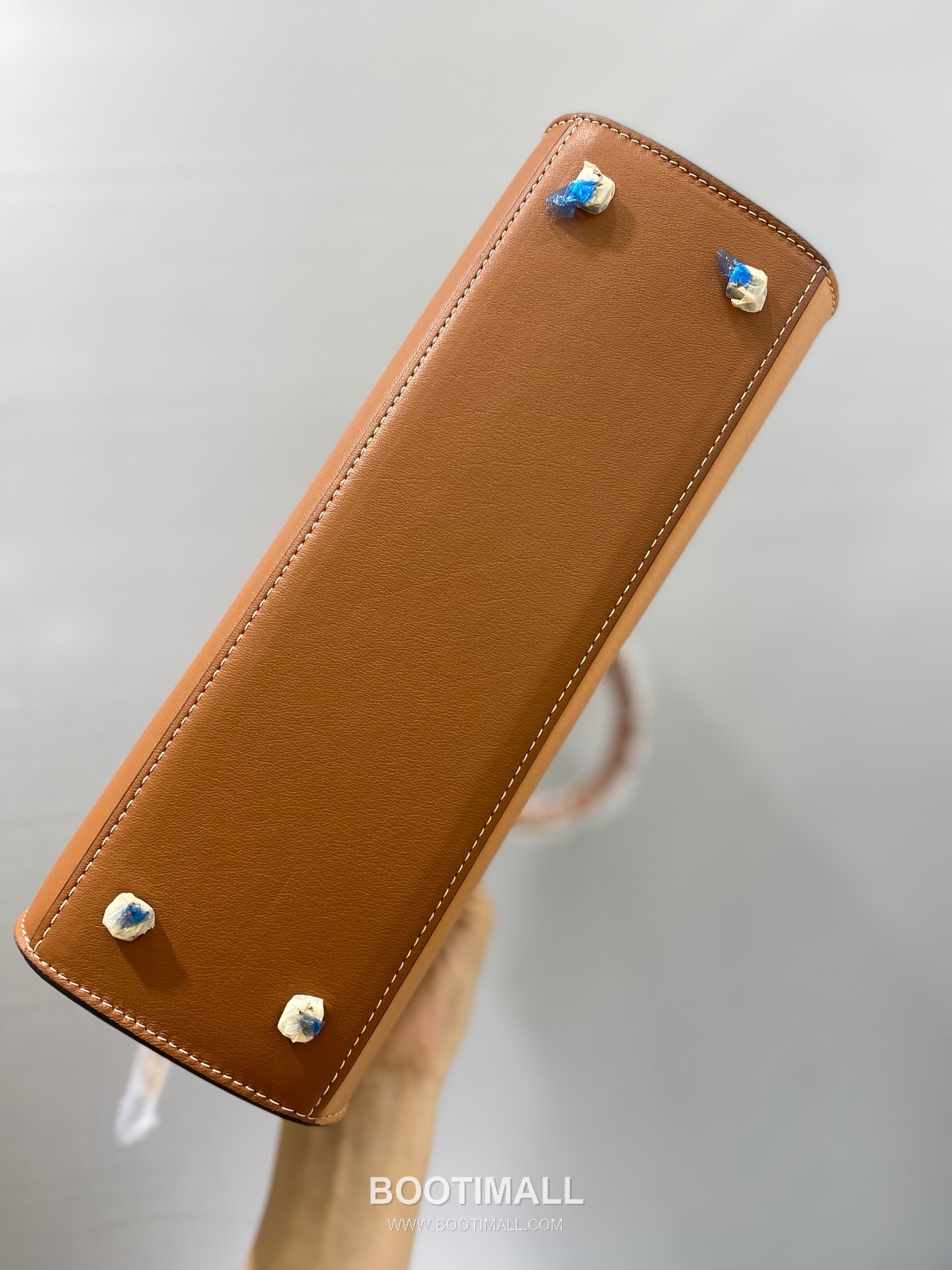 델보 템페트 MM 스위프트 카프스킨 베이지 스트랩 플랩 핸드백 Delvaux Tempete MM Swift Calfskin Beige Strap Flap Handbag 99150066 28cm 9