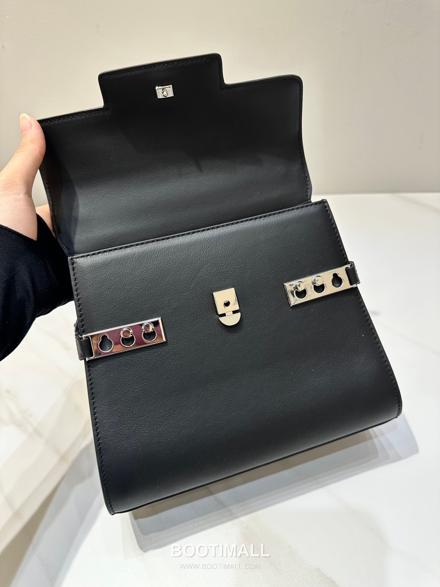 델보 템페트 PM 스위프트 카프스킨 블랙 스트랩 메탈락 플랩 핸드백 Delvaux Tempete PM Swift Calfskin Black Strap Metal Lock Flap Handbag 99135066 21.5cm 6