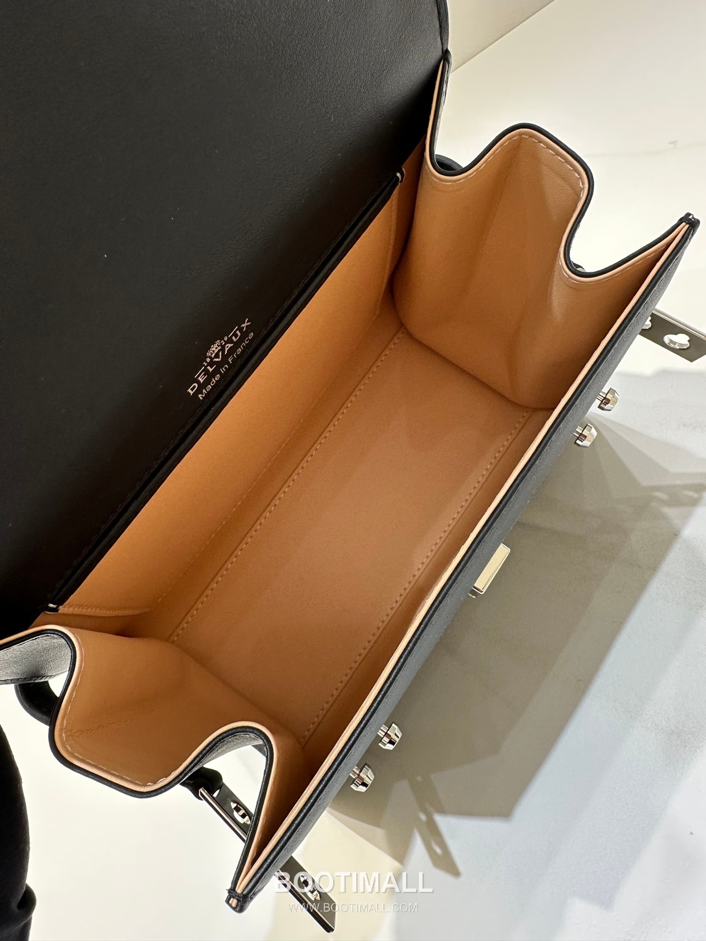 델보 템페트 PM 스위프트 카프스킨 블랙 스트랩 메탈락 플랩 핸드백 Delvaux Tempete PM Swift Calfskin Black Strap Metal Lock Flap Handbag 99135066 21.5cm 7