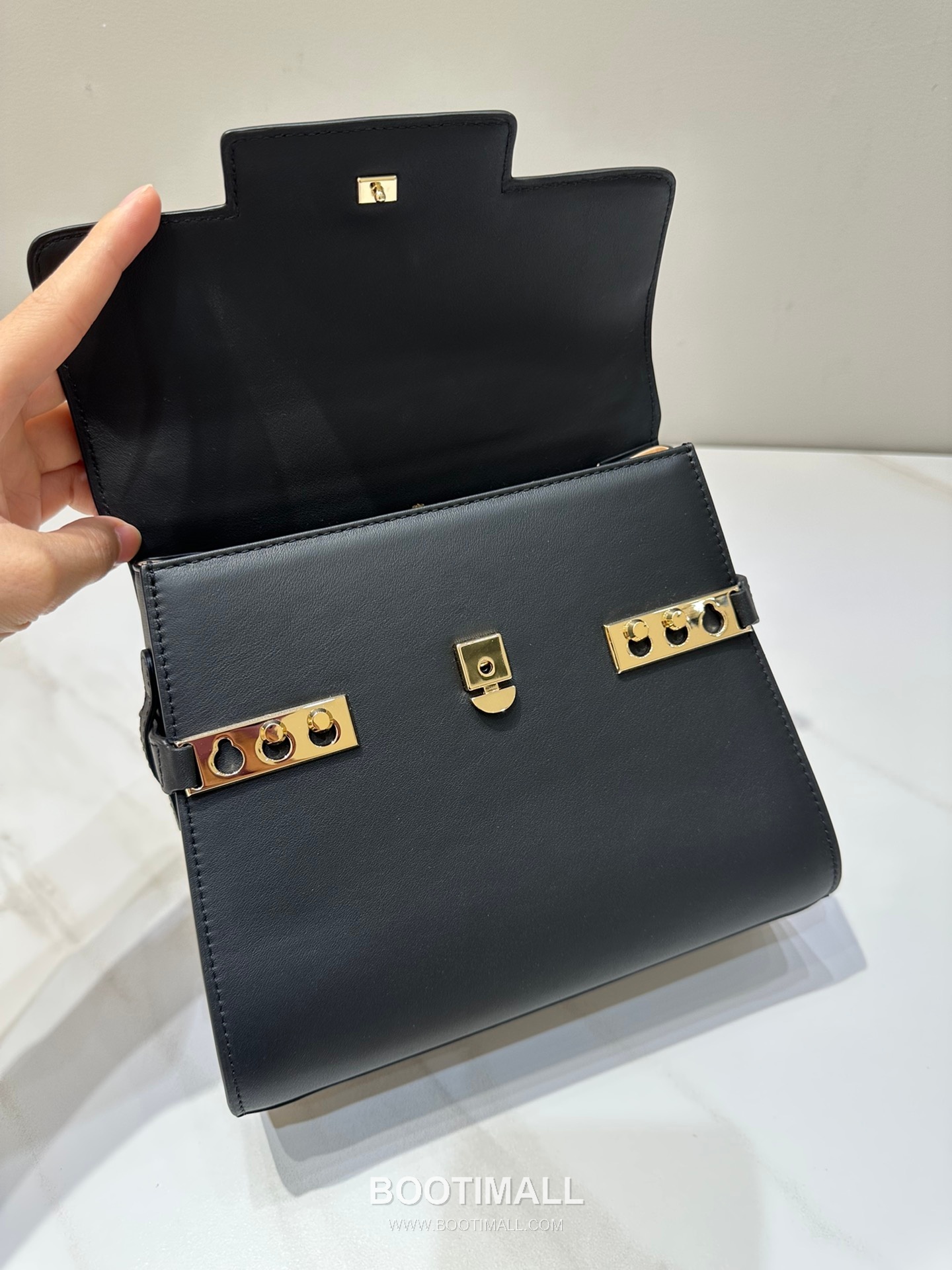 델보 템페트 PM 스위프트 카프스킨 블랙 스트랩 메탈락 플랩 핸드백 Delvaux Tempete PM Swift Calfskin Black Strap Metal Lock Flap Handbag 99135066 21.5cm 6