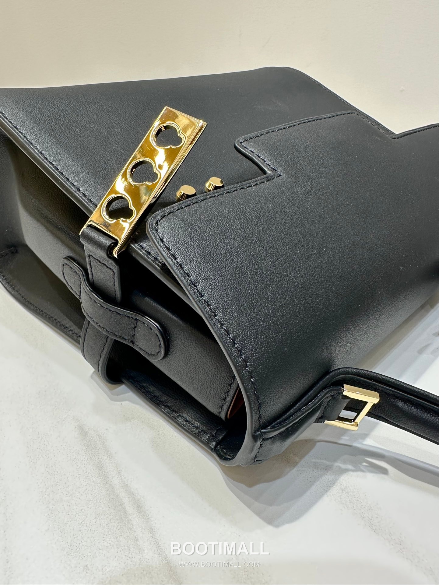 델보 템페트 PM 스위프트 카프스킨 블랙 스트랩 메탈락 플랩 핸드백 Delvaux Tempete PM Swift Calfskin Black Strap Metal Lock Flap Handbag 99135066 21.5cm 9