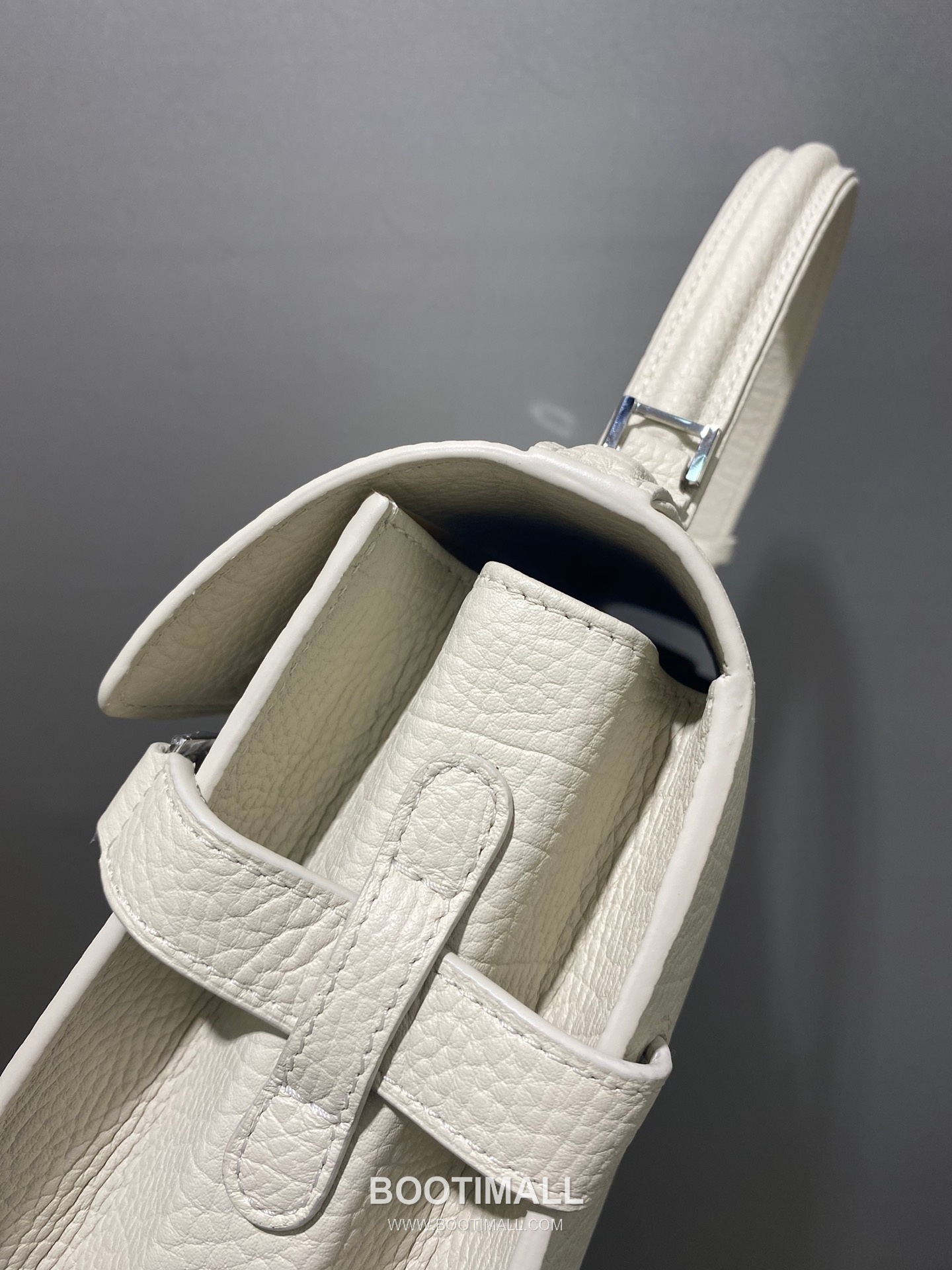 델보 템페트 MM 넥그레인 카프스킨 블랙 스트랩 메탈락 플랩 핸드백 Delvaux Tempete MM Neck Grain Calfskin Black Strap Metal Lock Flap Handbag 99155066 28cm 5