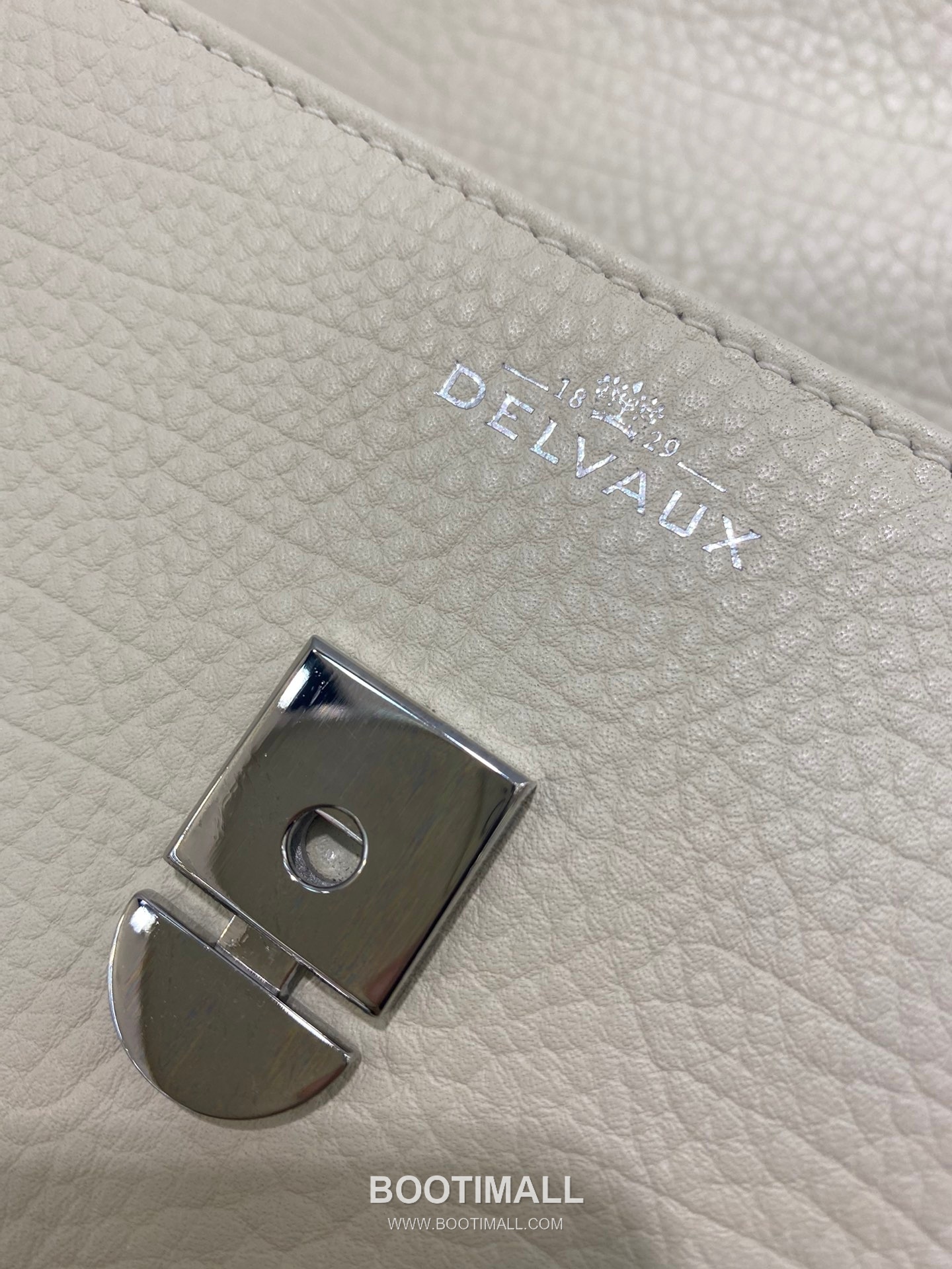 델보 템페트 MM 넥그레인 카프스킨 블랙 스트랩 메탈락 플랩 핸드백 Delvaux Tempete MM Neck Grain Calfskin Black Strap Metal Lock Flap Handbag 99155066 28cm 8