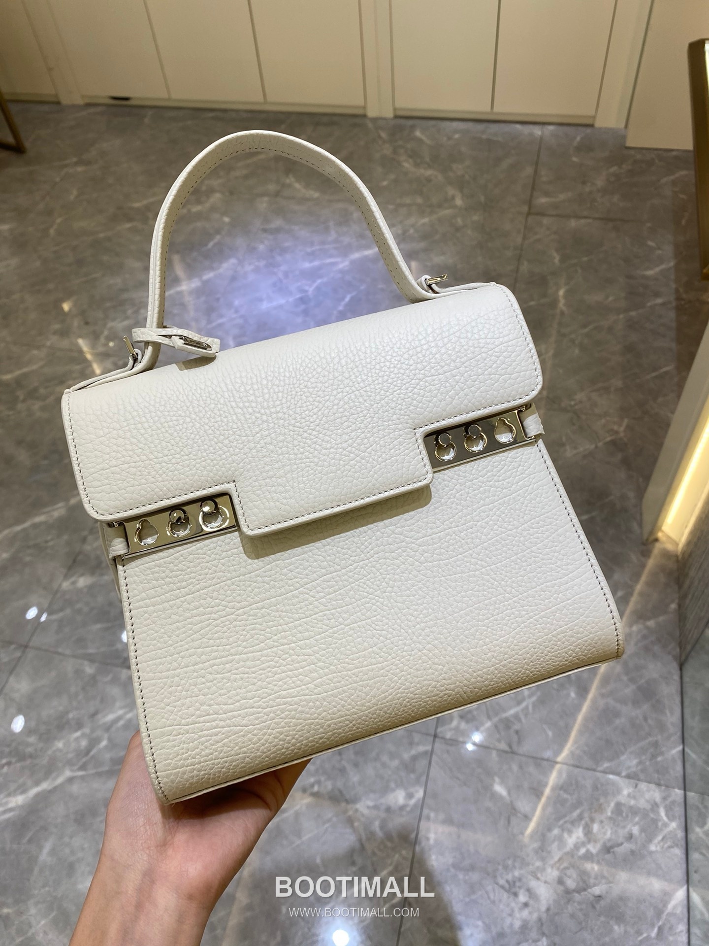 델보 템페트 PM 넥그레인 카프스킨 화이트 스트랩 메탈락 플랩 핸드백 Delvaux Tempete PM Neck Grain Calfskin White Strap Metal Lock Flap Handbag 99140066 21.5cm 2