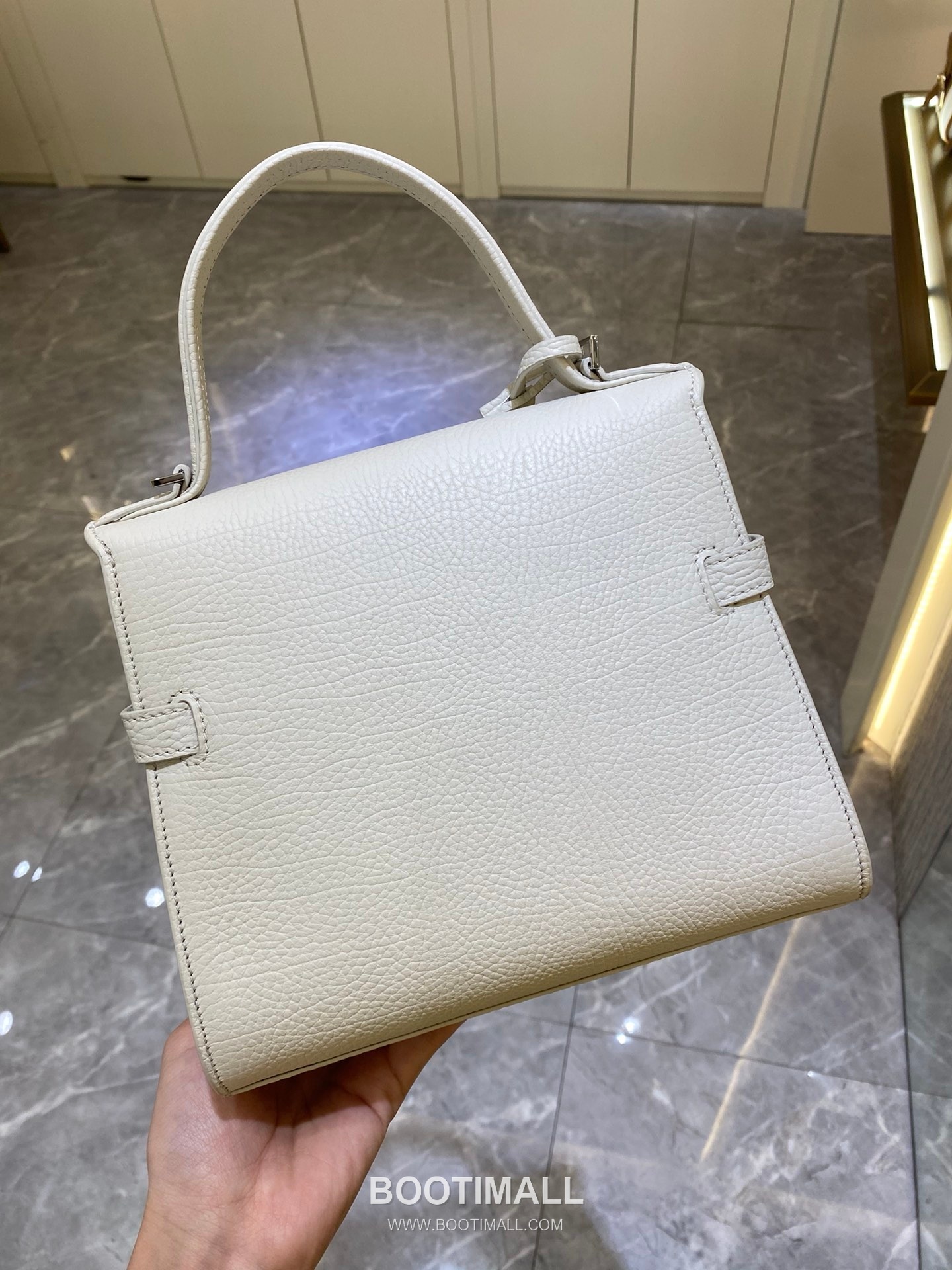 델보 템페트 PM 넥그레인 카프스킨 화이트 스트랩 메탈락 플랩 핸드백 Delvaux Tempete PM Neck Grain Calfskin White Strap Metal Lock Flap Handbag 99140066 21.5cm 3
