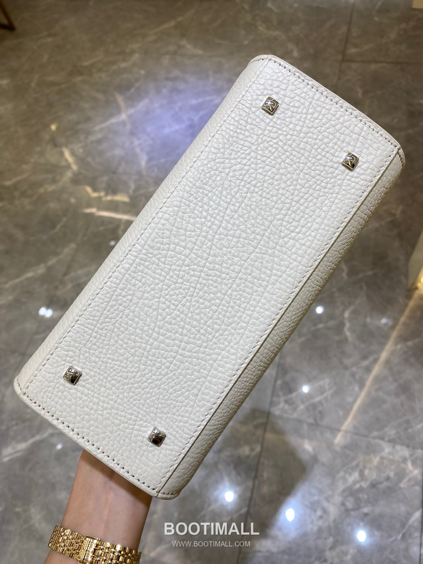 델보 템페트 PM 넥그레인 카프스킨 화이트 스트랩 메탈락 플랩 핸드백 Delvaux Tempete PM Neck Grain Calfskin White Strap Metal Lock Flap Handbag 99140066 21.5cm 5