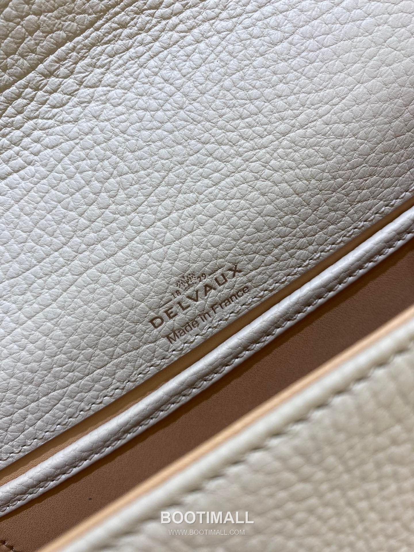델보 템페트 PM 넥그레인 카프스킨 화이트 스트랩 메탈락 플랩 핸드백 Delvaux Tempete PM Neck Grain Calfskin White Strap Metal Lock Flap Handbag 99140066 21.5cm 8