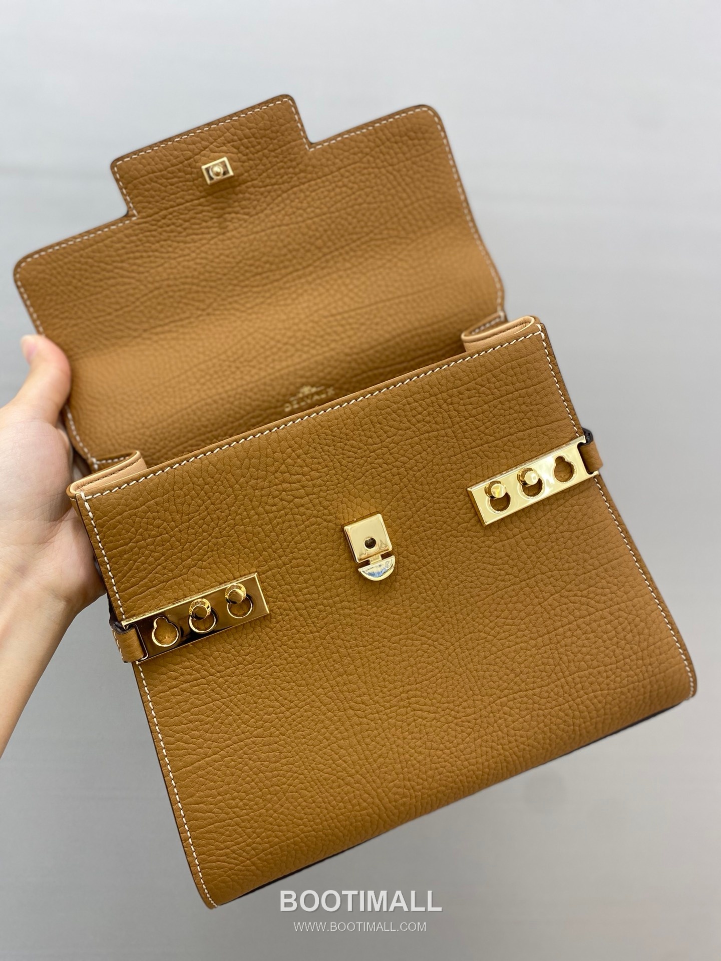 델보 템페트 PM 넥그레인 카프스킨 화이트 스트랩 메탈락 플랩 핸드백 Delvaux Tempete PM Neck Grain Calfskin White Strap Metal Lock Flap Handbag 99140066 21.5cm 9