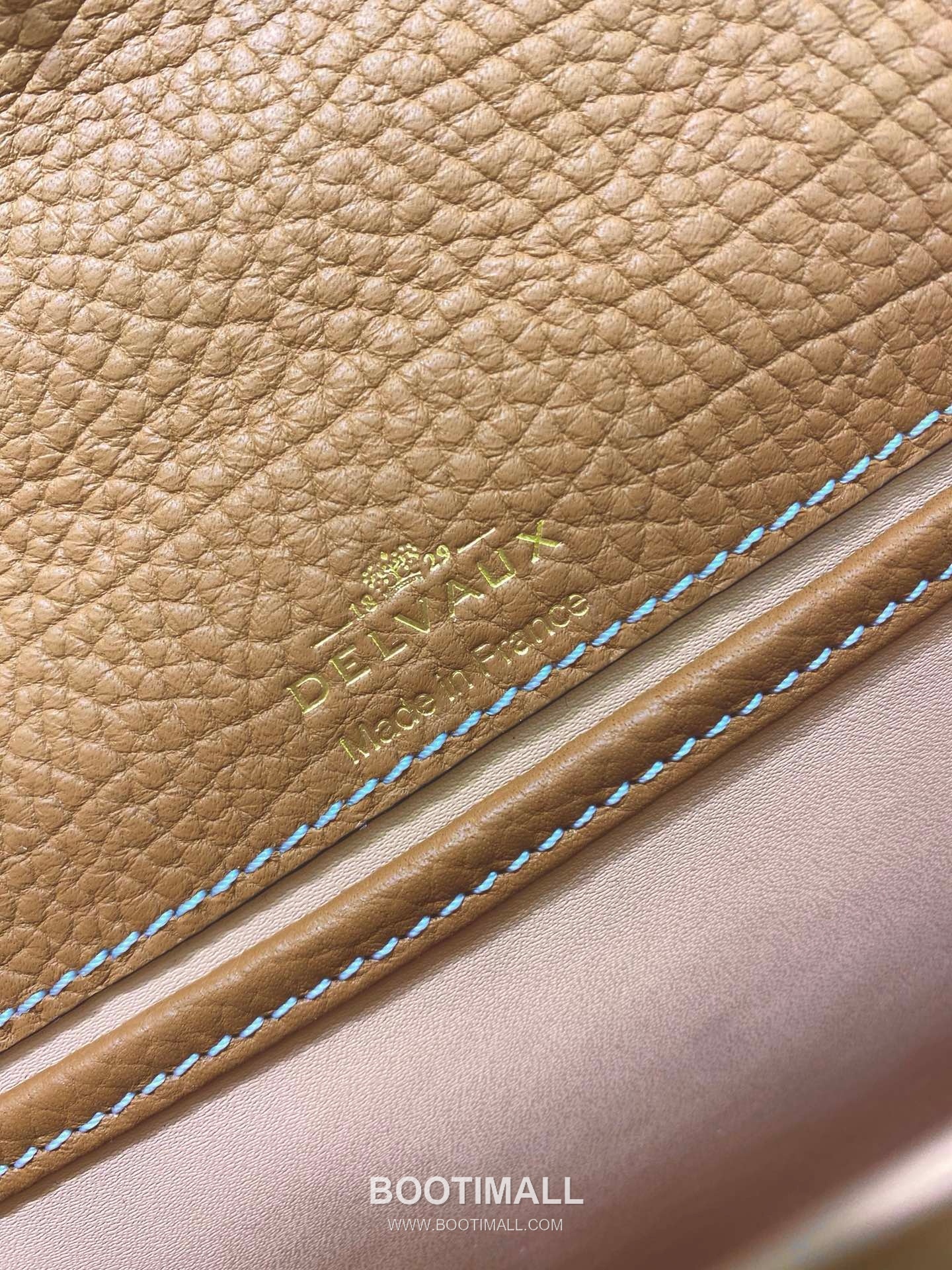 델보 템페트 PM 넥그레인 카프스킨 화이트 스트랩 메탈락 플랩 핸드백 Delvaux Tempete PM Neck Grain Calfskin White Strap Metal Lock Flap Handbag 99140066 21.5cm 11