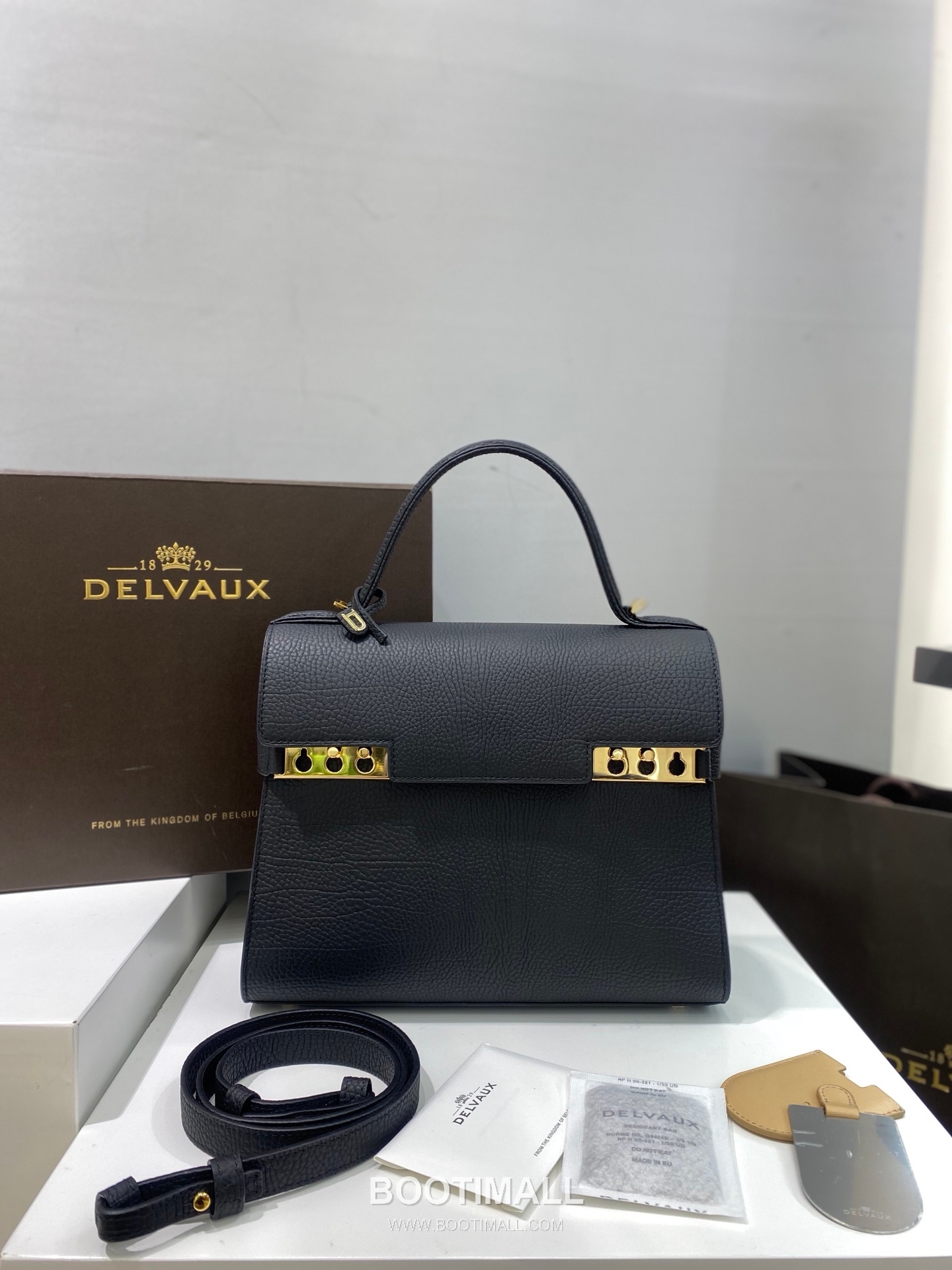 델보 템페트 MM 넥그레인 카프스킨 블랙 스트랩 메탈락 플랩 핸드백 Delvaux Tempete MM Neck Grain Calfskin Black Strap Metal Lock Flap Handbag 99155066 28cm 1