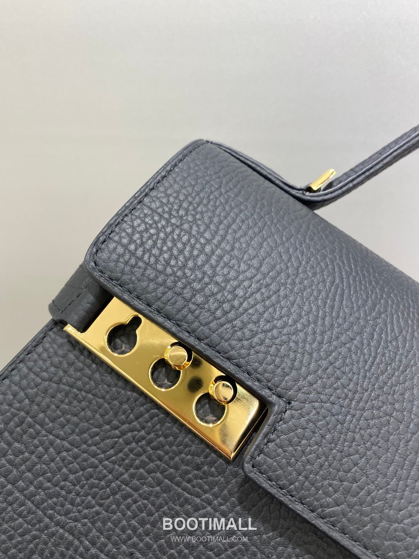델보 템페트 MM 넥그레인 카프스킨 블랙 스트랩 메탈락 플랩 핸드백 Delvaux Tempete MM Neck Grain Calfskin Black Strap Metal Lock Flap Handbag 99155066 28cm 5