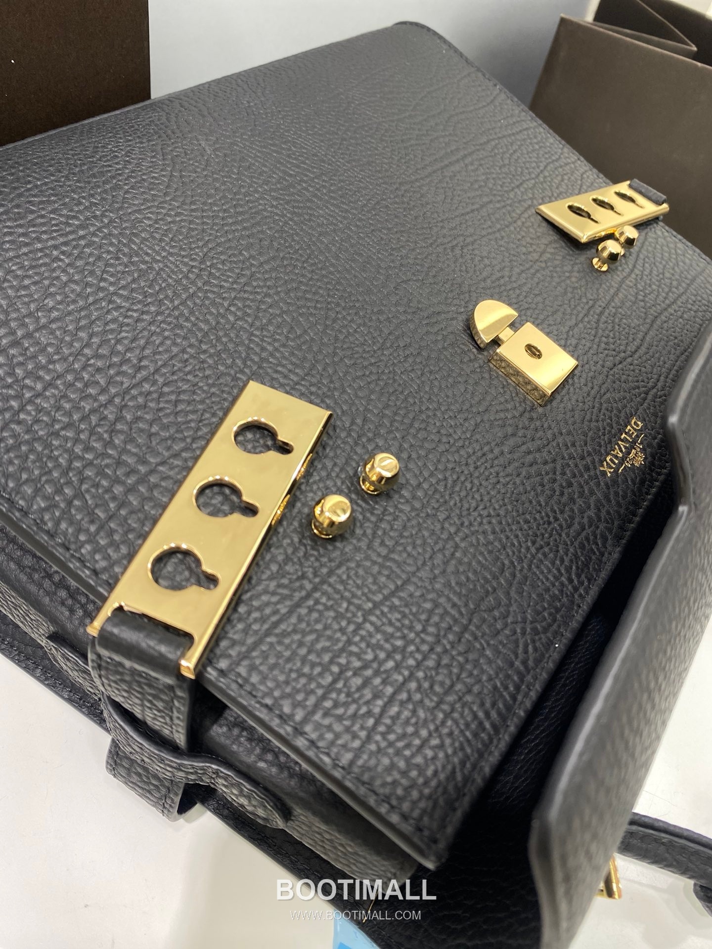 델보 템페트 MM 넥그레인 카프스킨 블랙 스트랩 메탈락 플랩 핸드백 Delvaux Tempete MM Neck Grain Calfskin Black Strap Metal Lock Flap Handbag 99155066 28cm 6