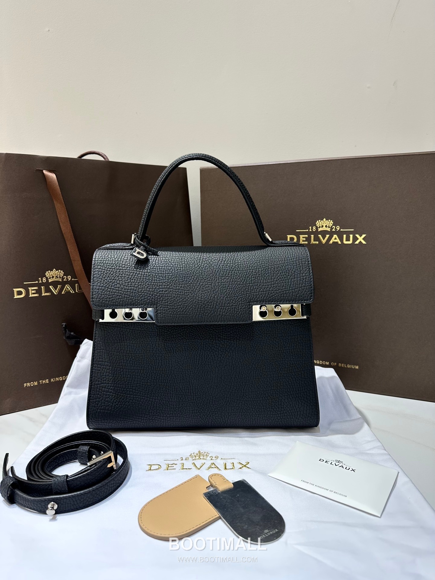델보 템페트 MM 넥그레인 카프스킨 블랙 스트랩 메탈락 플랩 핸드백 Delvaux Tempete MM Neck Grain Calfskin Black Strap Metal Lock Flap Handbag 99155066 28cm 1