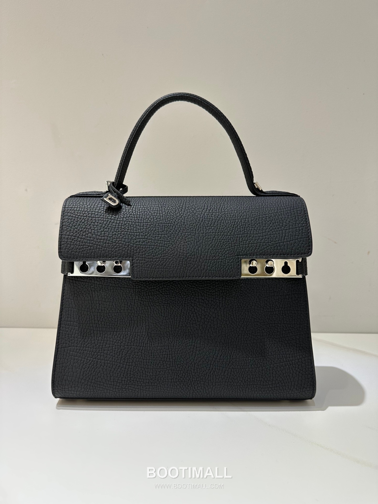 델보 템페트 MM 넥그레인 카프스킨 블랙 스트랩 메탈락 플랩 핸드백 Delvaux Tempete MM Neck Grain Calfskin Black Strap Metal Lock Flap Handbag 99155066 28cm 2