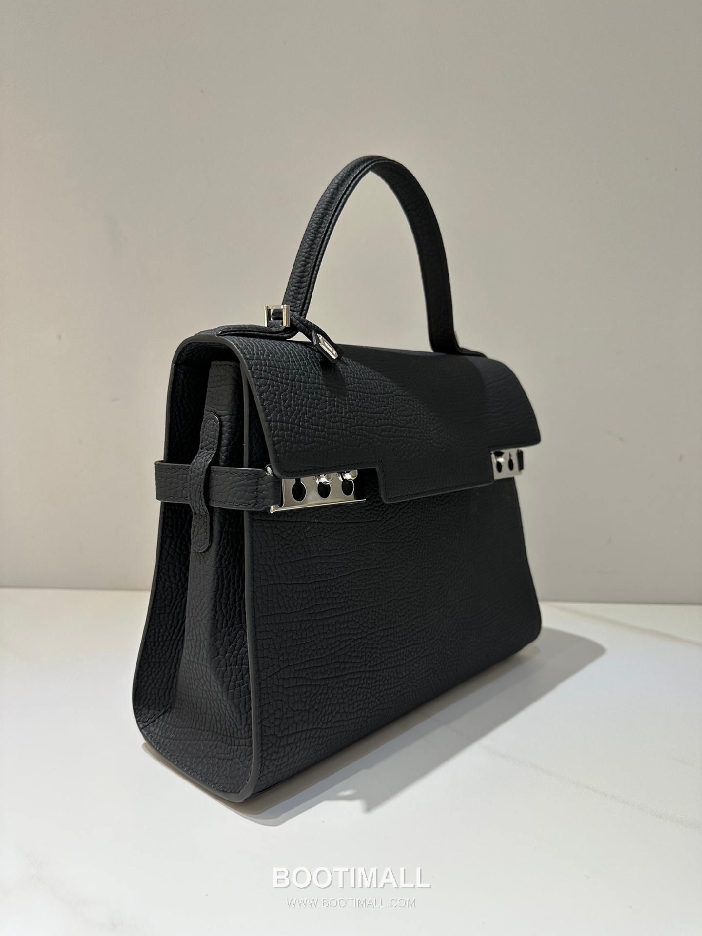 델보 템페트 MM 넥그레인 카프스킨 블랙 스트랩 메탈락 플랩 핸드백 Delvaux Tempete MM Neck Grain Calfskin Black Strap Metal Lock Flap Handbag 99155066 28cm 3
