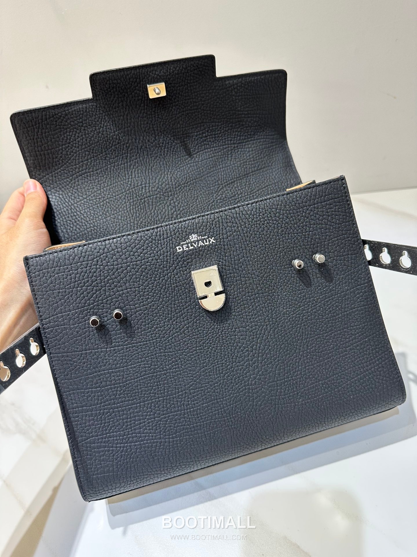 델보 템페트 MM 넥그레인 카프스킨 블랙 스트랩 메탈락 플랩 핸드백 Delvaux Tempete MM Neck Grain Calfskin Black Strap Metal Lock Flap Handbag 99155066 28cm 6