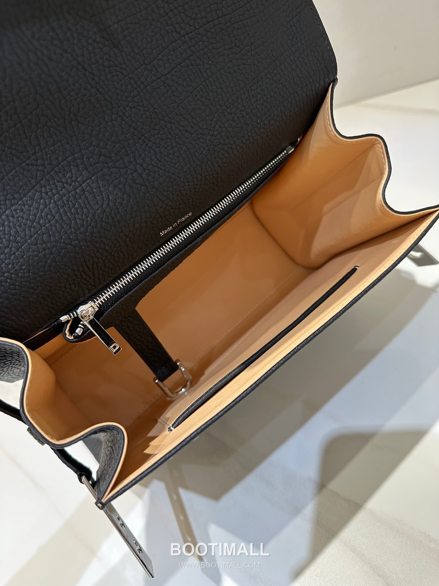 델보 템페트 MM 넥그레인 카프스킨 블랙 스트랩 메탈락 플랩 핸드백 Delvaux Tempete MM Neck Grain Calfskin Black Strap Metal Lock Flap Handbag 99155066 28cm 8