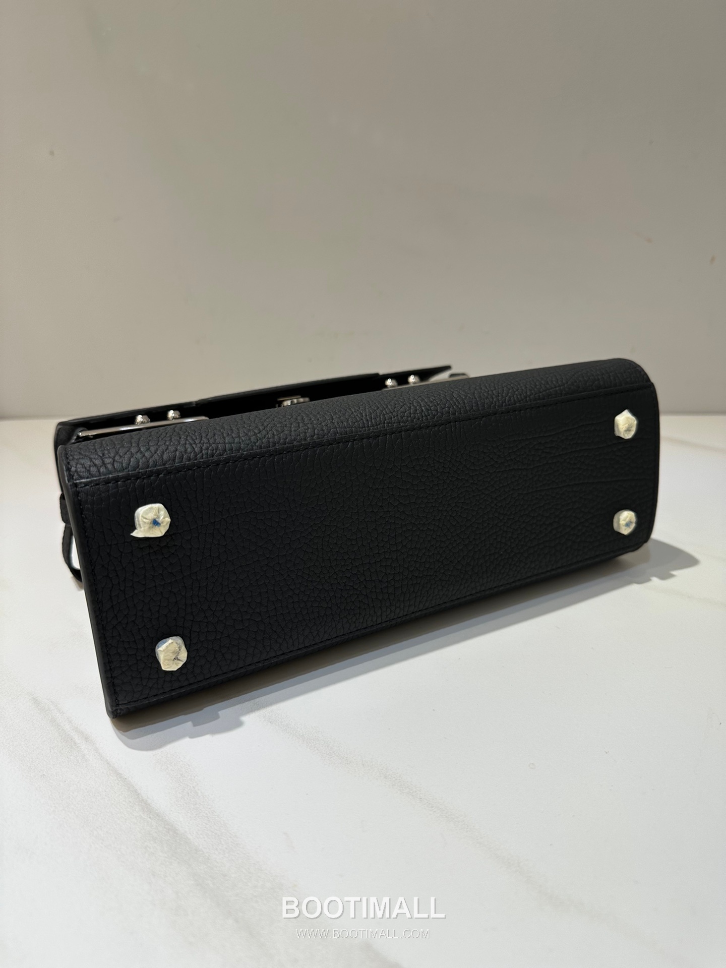 델보 템페트 MM 넥그레인 카프스킨 블랙 스트랩 메탈락 플랩 핸드백 Delvaux Tempete MM Neck Grain Calfskin Black Strap Metal Lock Flap Handbag 99155066 28cm 9