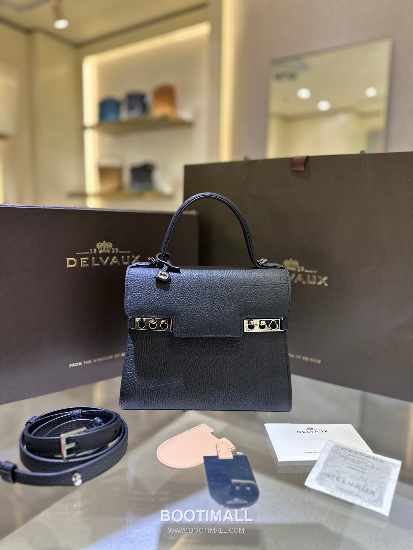 델보 템페트 PM 스위프트 카프스킨 블랙 스트랩 메탈락 플랩 핸드백 Delvaux Tempete PM Swift Calfskin Black Strap Metal Lock Flap Handbag 99135066 21.5cm 1