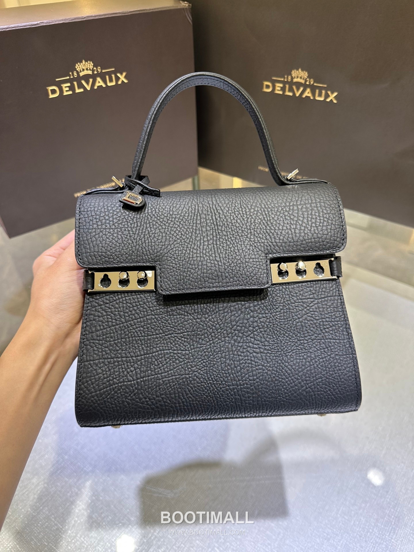 델보 템페트 PM 스위프트 카프스킨 블랙 스트랩 메탈락 플랩 핸드백 Delvaux Tempete PM Swift Calfskin Black Strap Metal Lock Flap Handbag 99135066 21.5cm 2